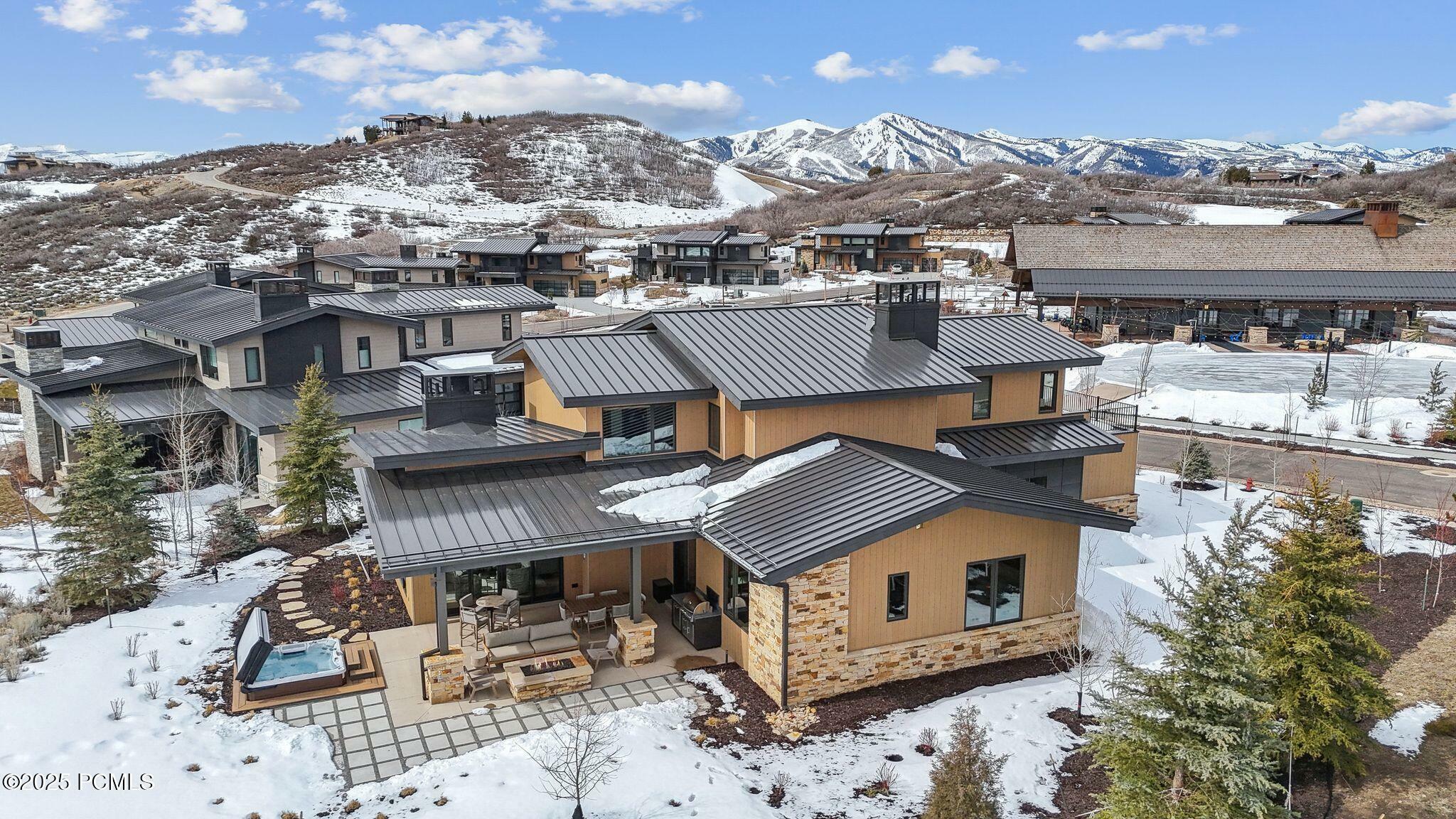 Property Photo: 9570 N Midnight Court UT 84036