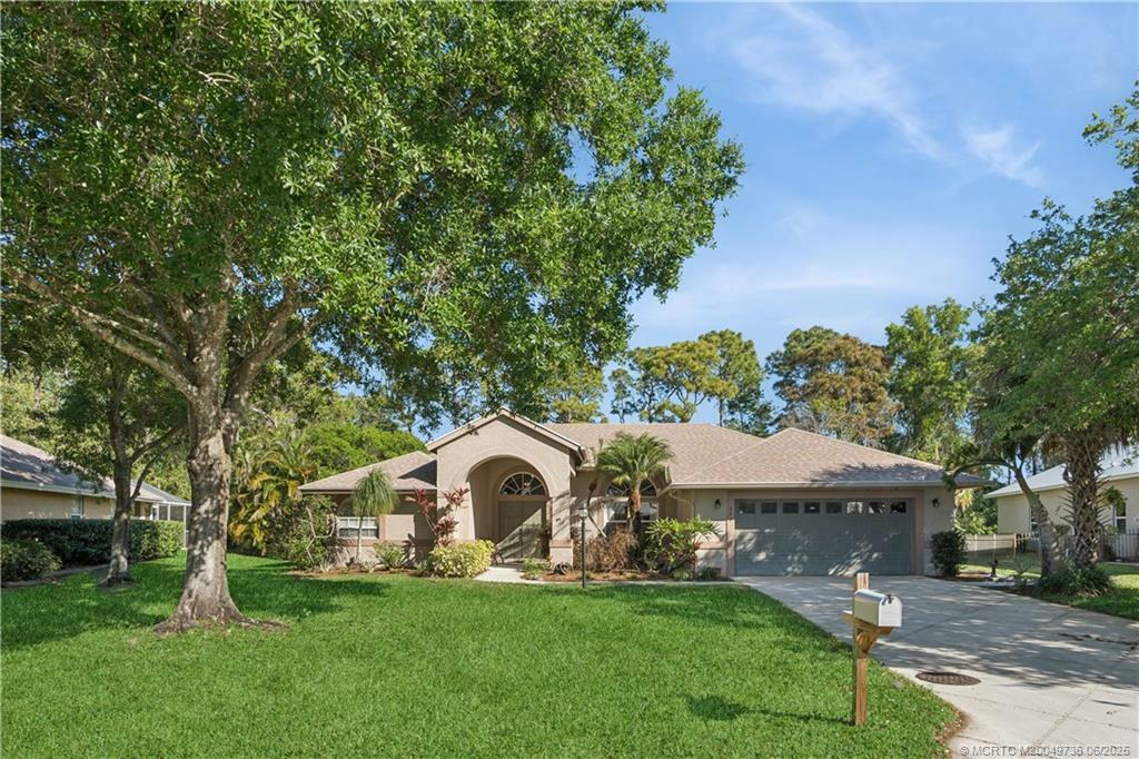 Property Photo: 582 SE Southwood Trail FL 34997