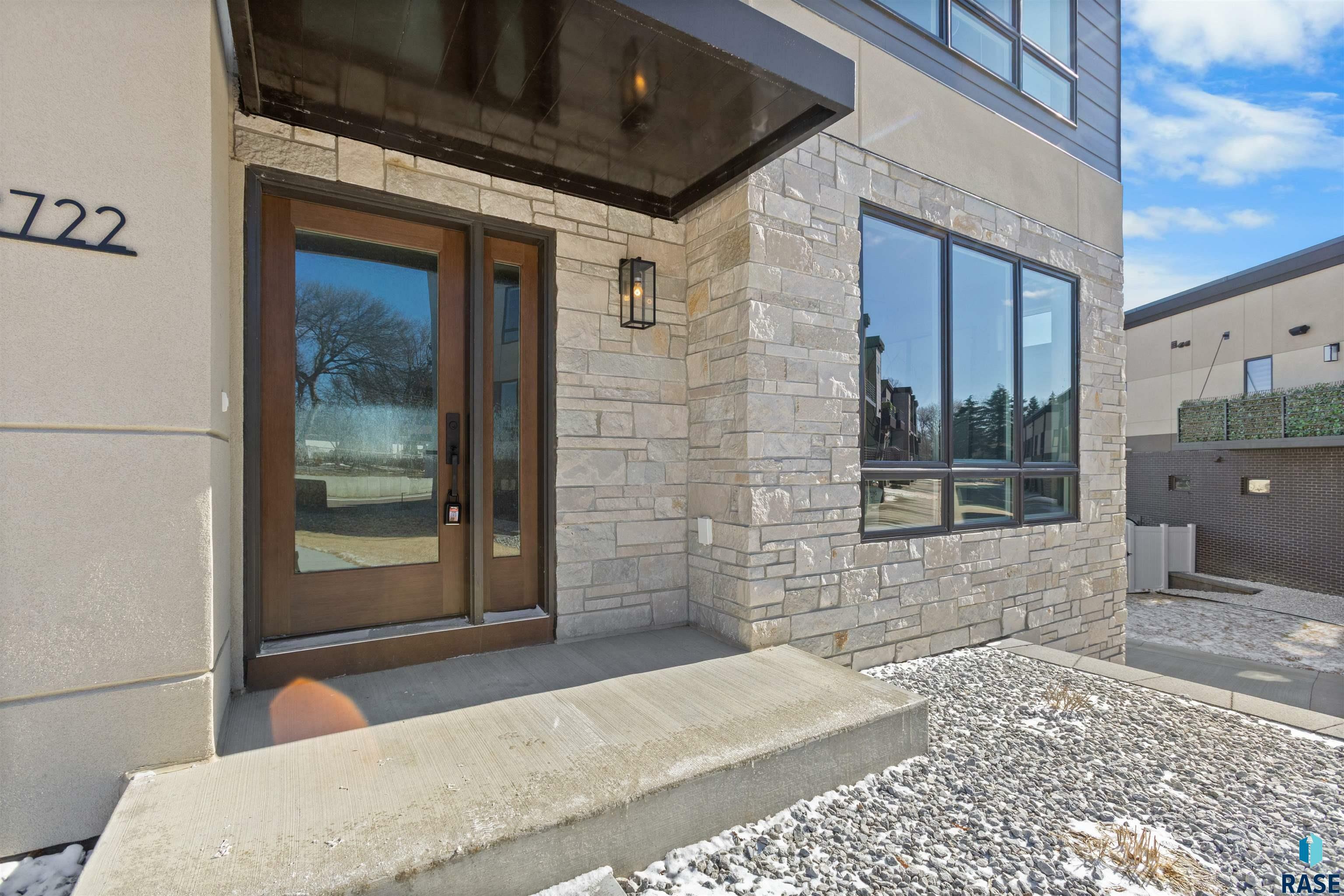 Property Photo: 2722 S Oriya Pl SD 57106