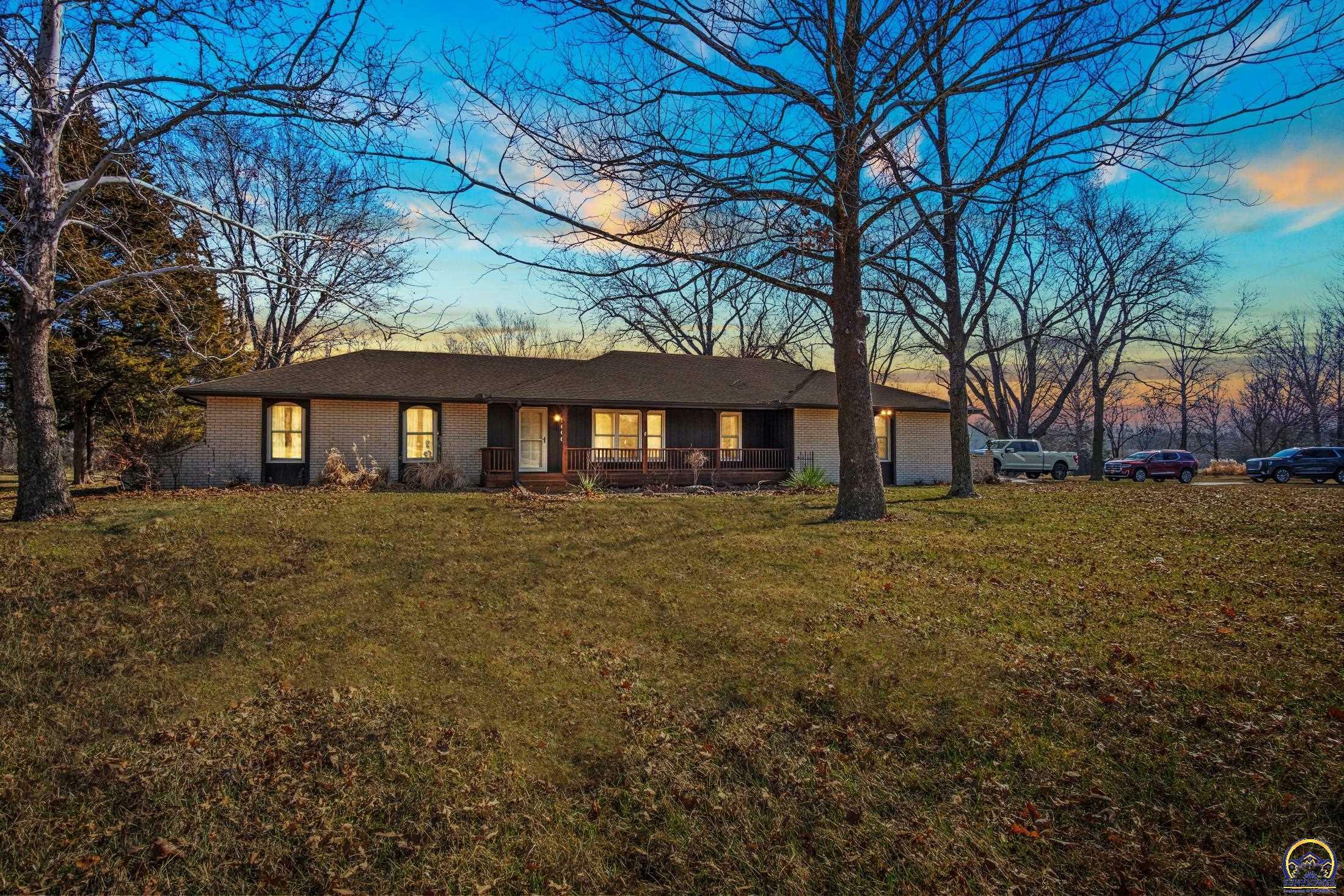 Property Photo: 5600 SW Lincolnshire Cir KS 66610