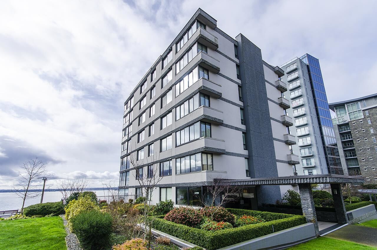 Property Photo:  2108 Argyle Avenue 203  BC V7V 1A4 
