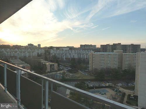 Property Photo: 5340 Holmes Run Parkway 1410 VA 22304