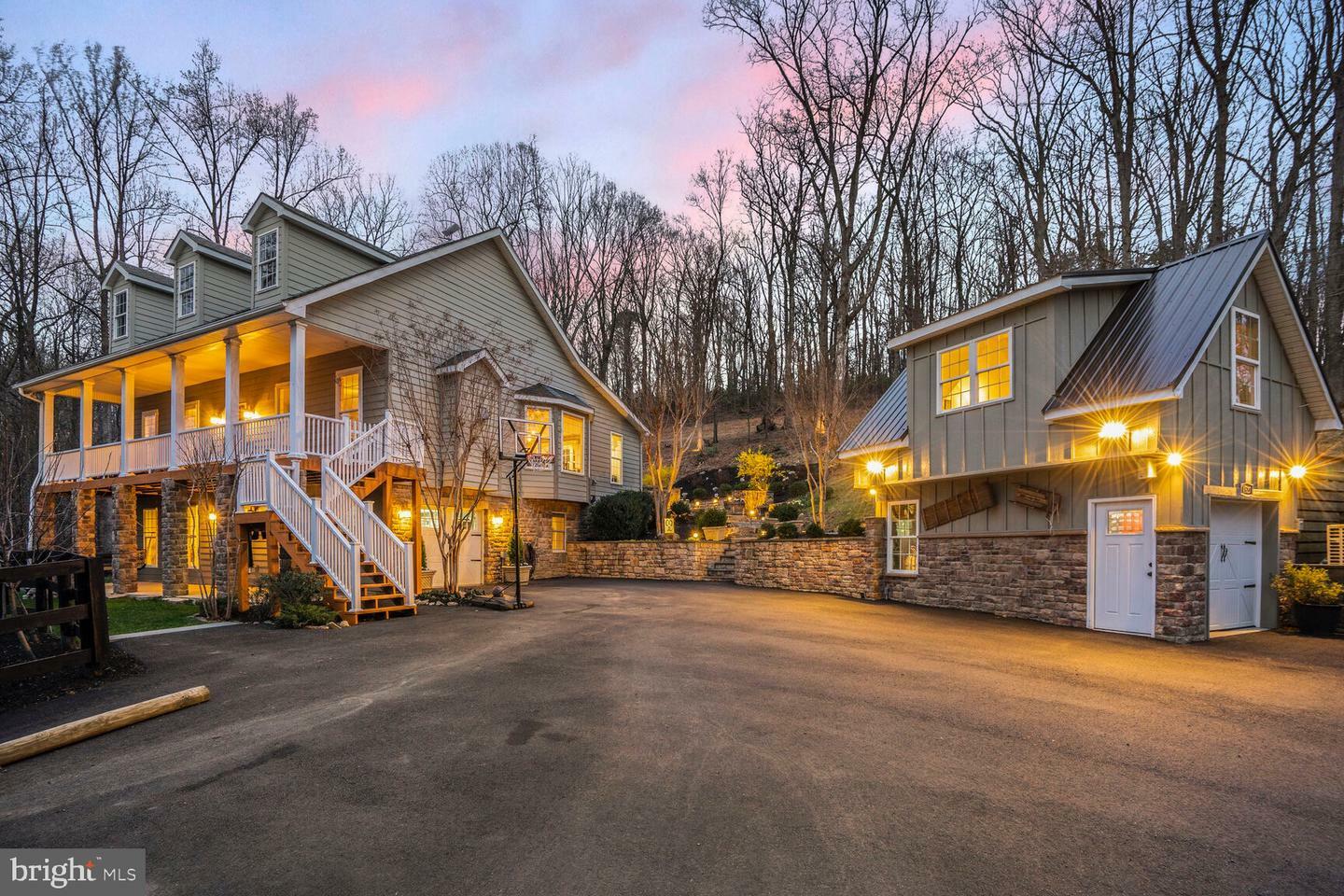 Property Photo: 4527 Highpoint Lane VA 20198