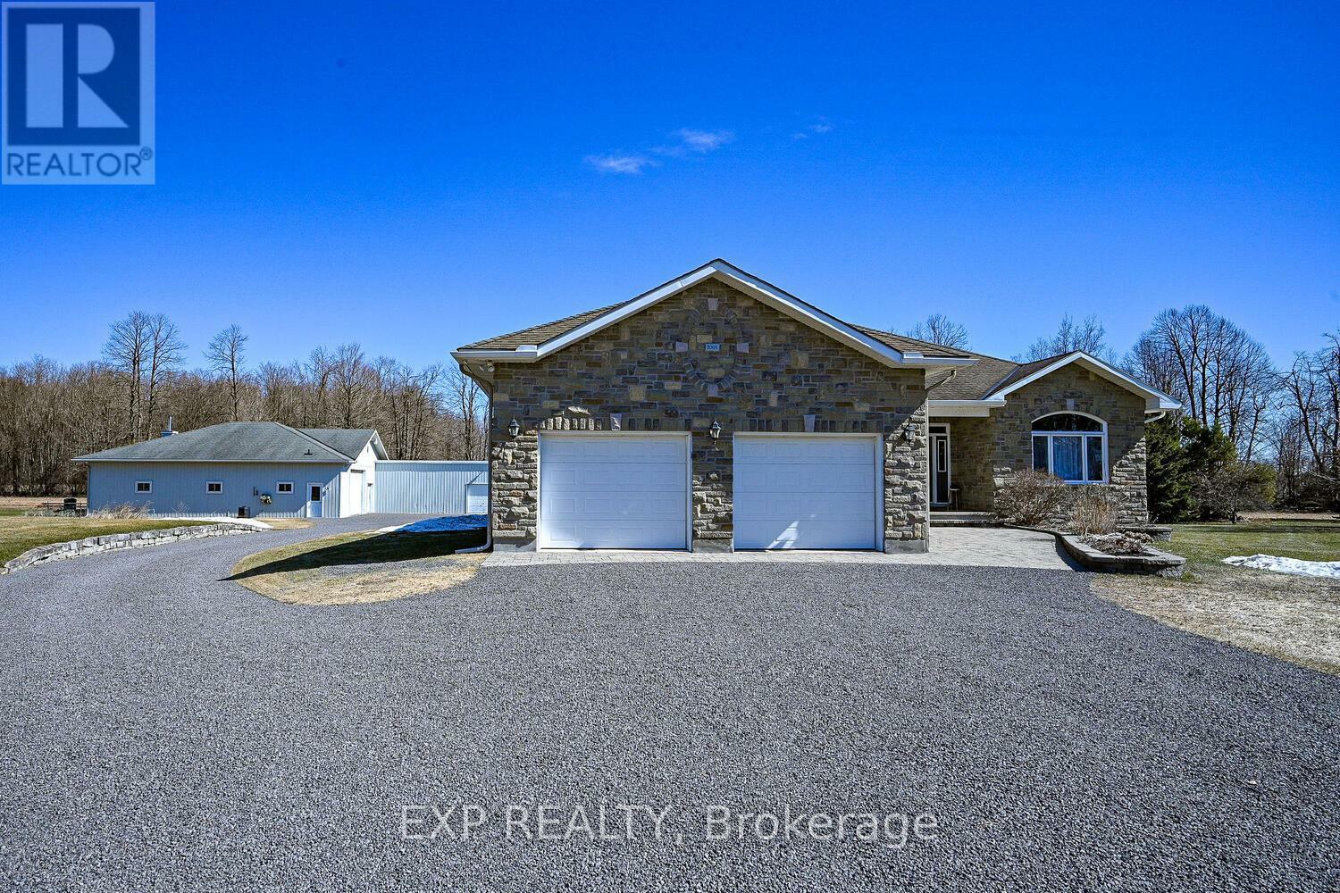 Property Photo: 415 Johnston Road ON K0G 1J0