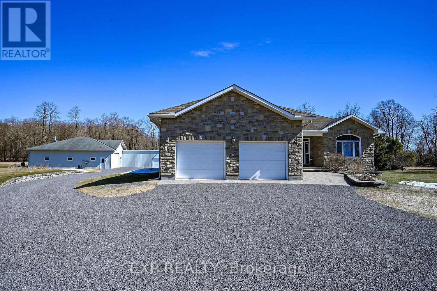 Property Photo: 415 Johnston Road ON K0G 1J0