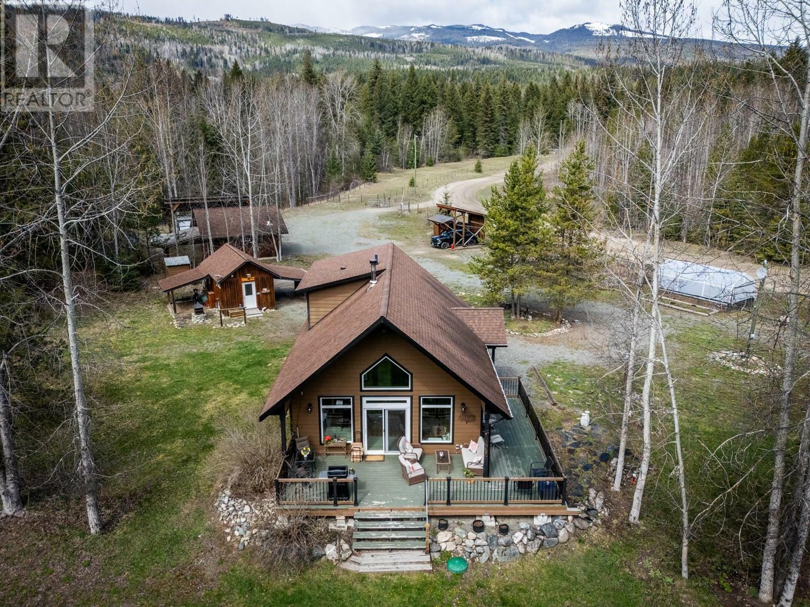Photo de la propriété: 3240 Barriere South Road BC V0E 1E0