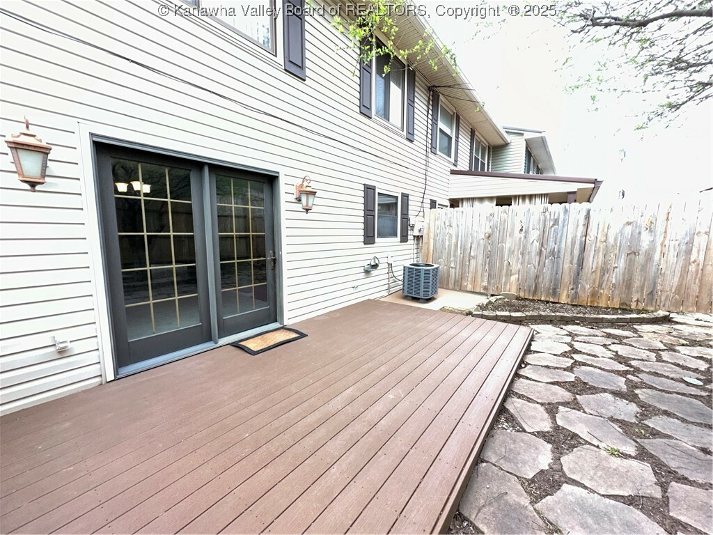 Property Photo: 711 Woodland Drive WV 25143