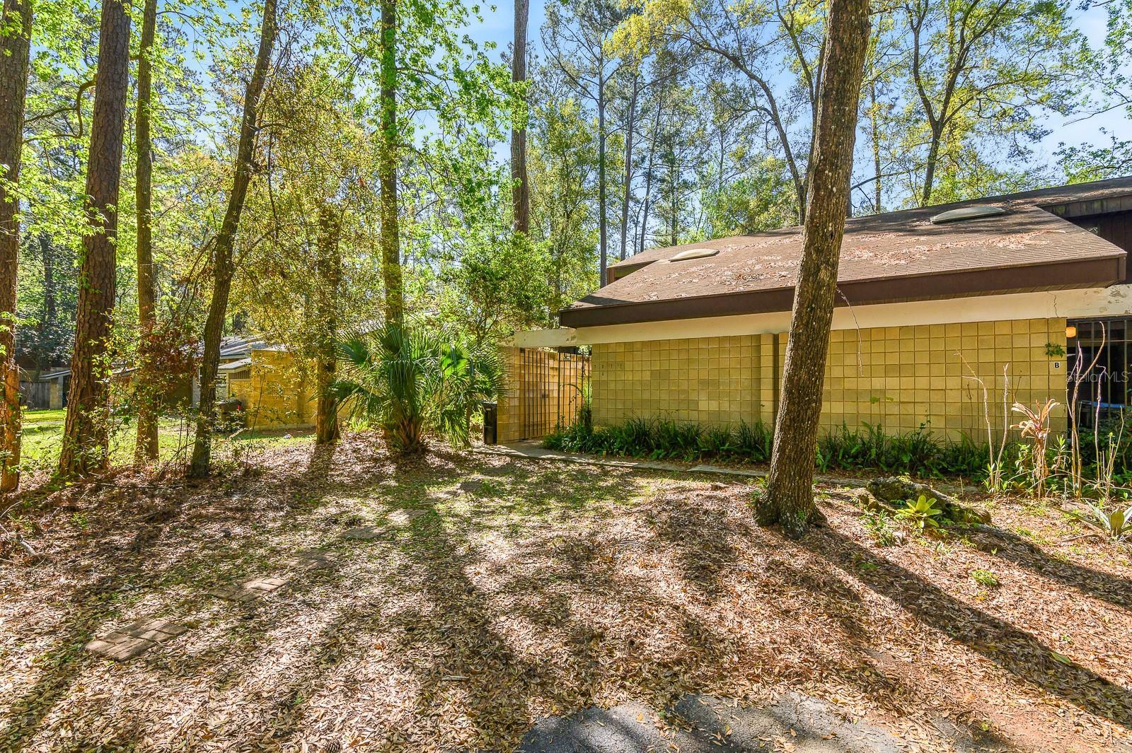 Property Photo: 7017 SW 44 Avenue A FL 32608