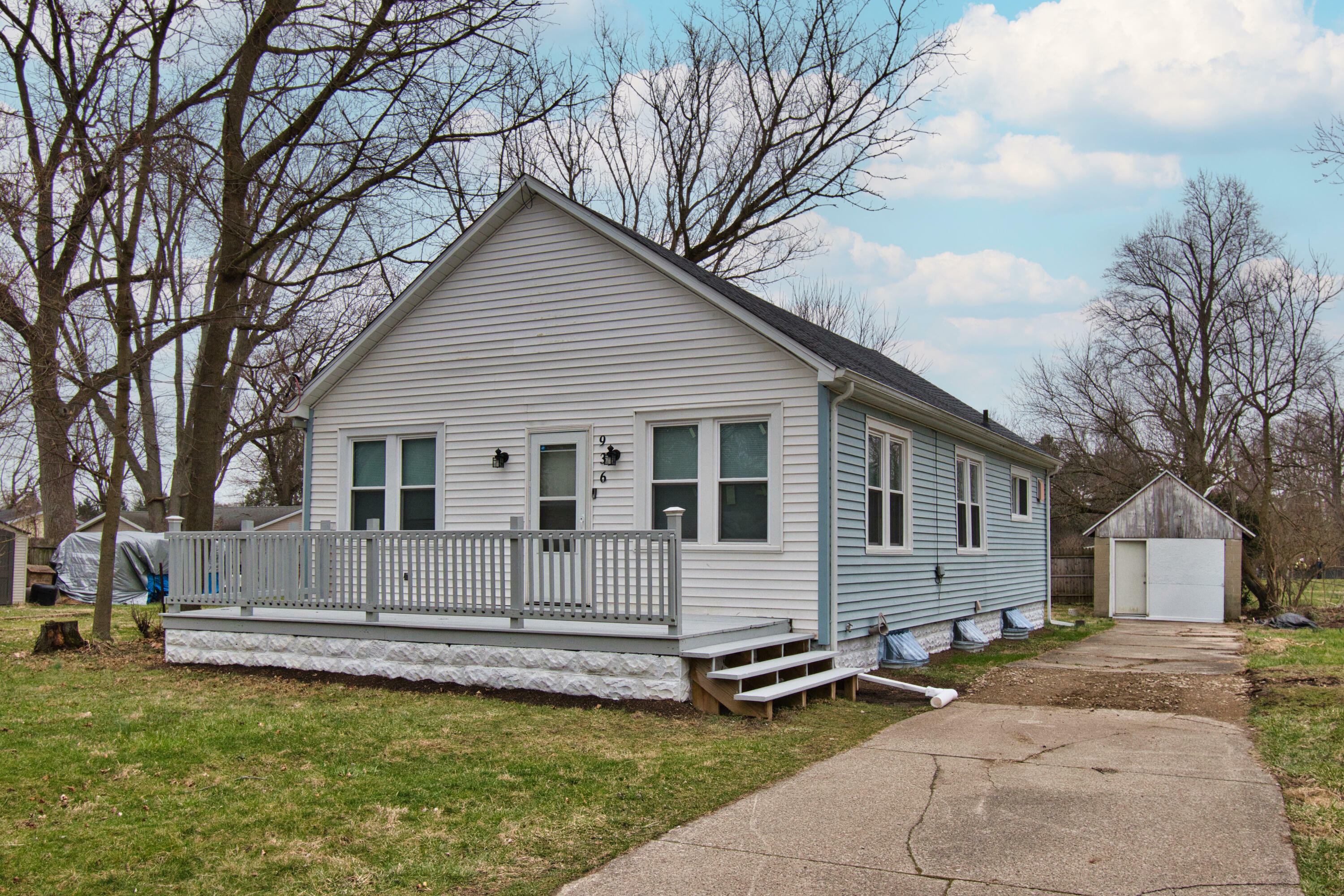 Property Photo:  936 Pine Street  MI 49120 