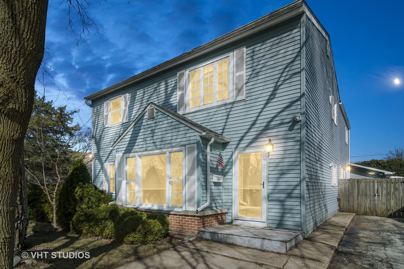 Property Photo:  1019 Rockland Road  IL 60044 