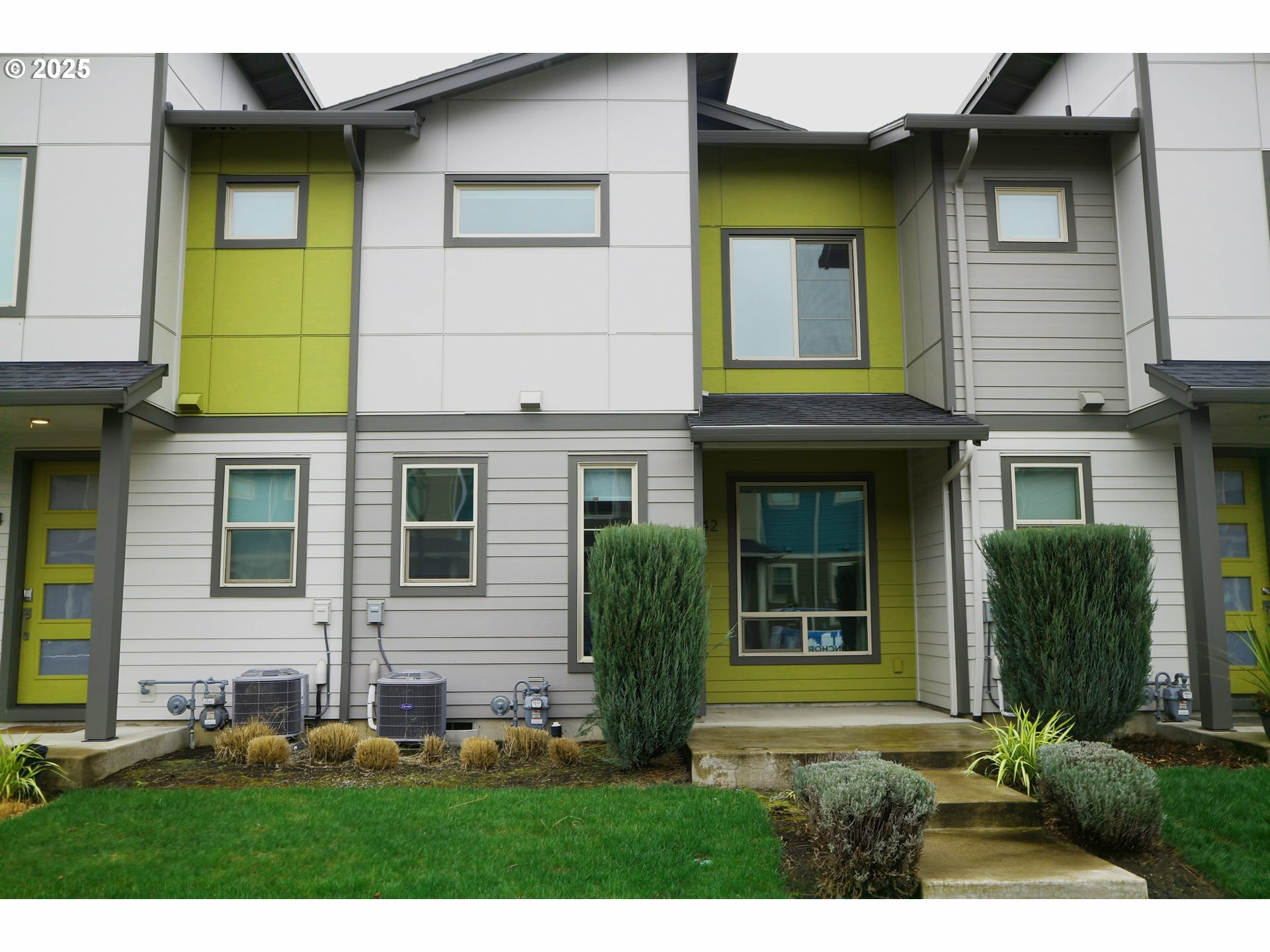 142 SW Lancaster Ct  Troutdale OR 97060 photo
