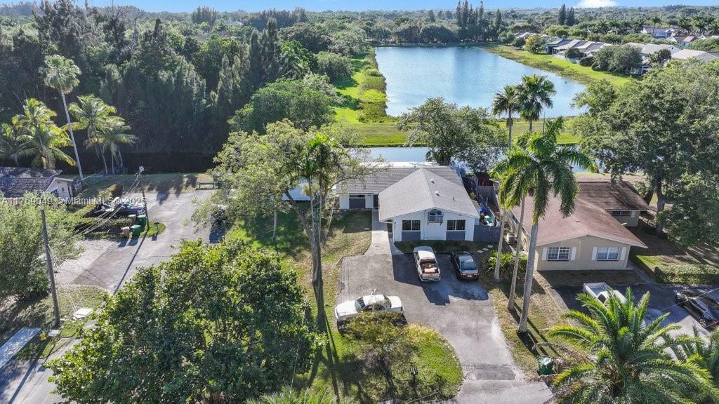 Property Photo: 4761 SW 66th Ter FL 33314