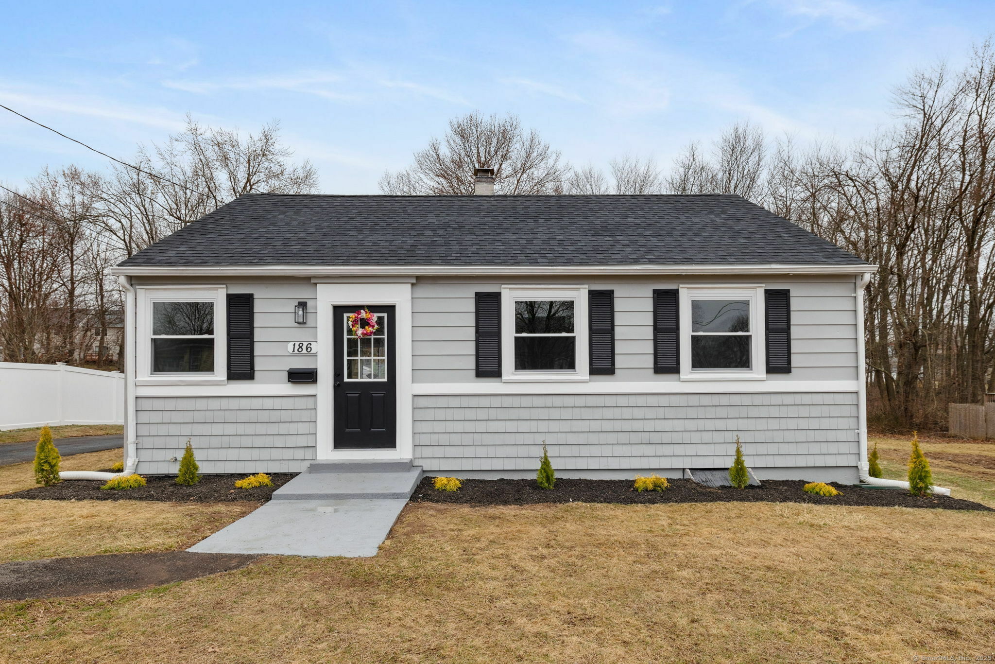 Property Photo: 186 Gale Avenue CT 06450