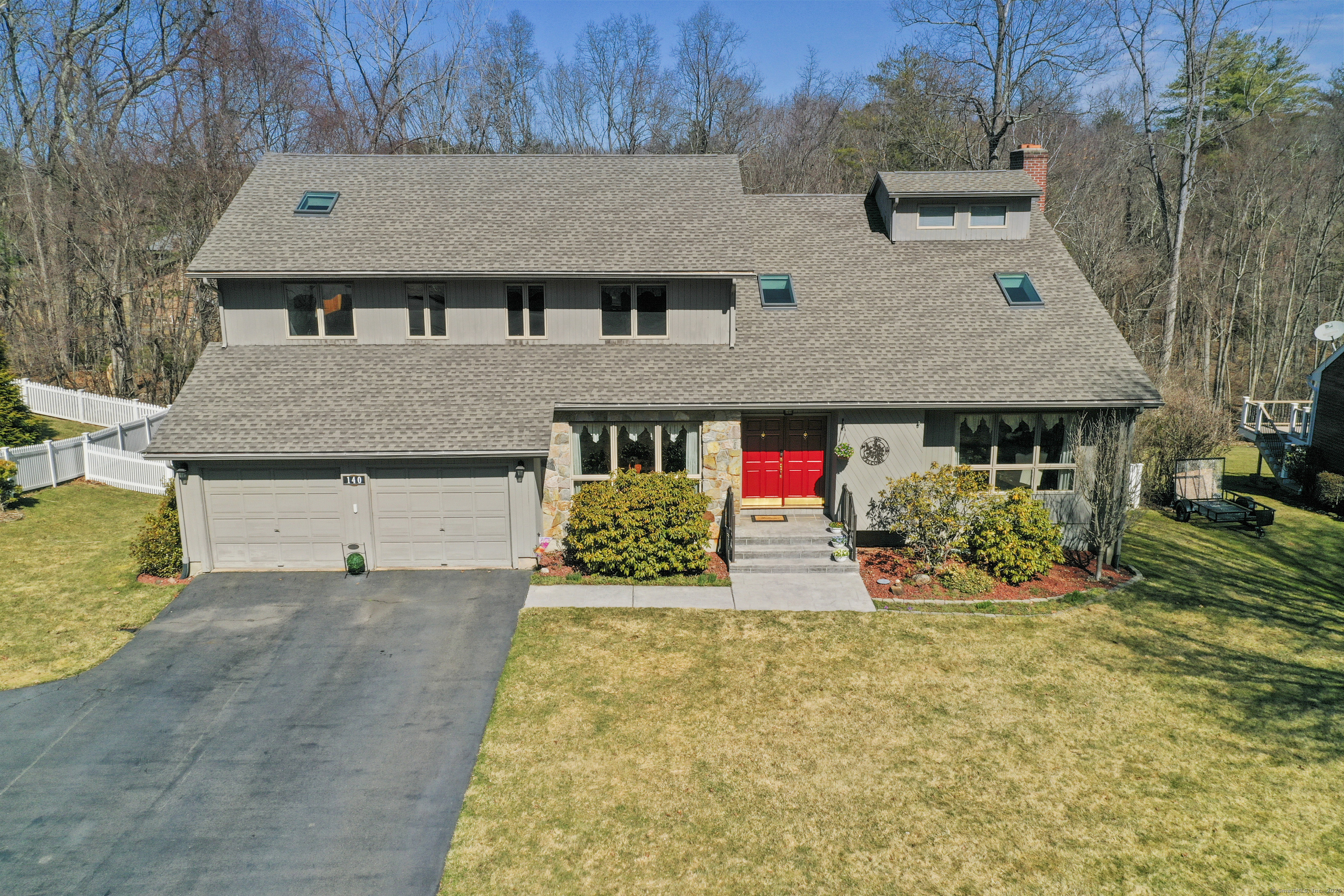 Property Photo:  140 Oakridge  CT 06085 