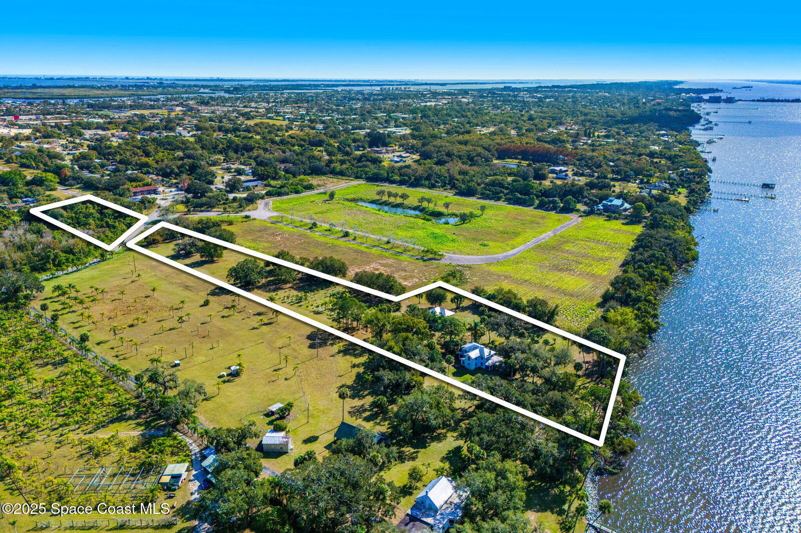 Property Photo:  1605 N Tropical Trail  FL 32953 