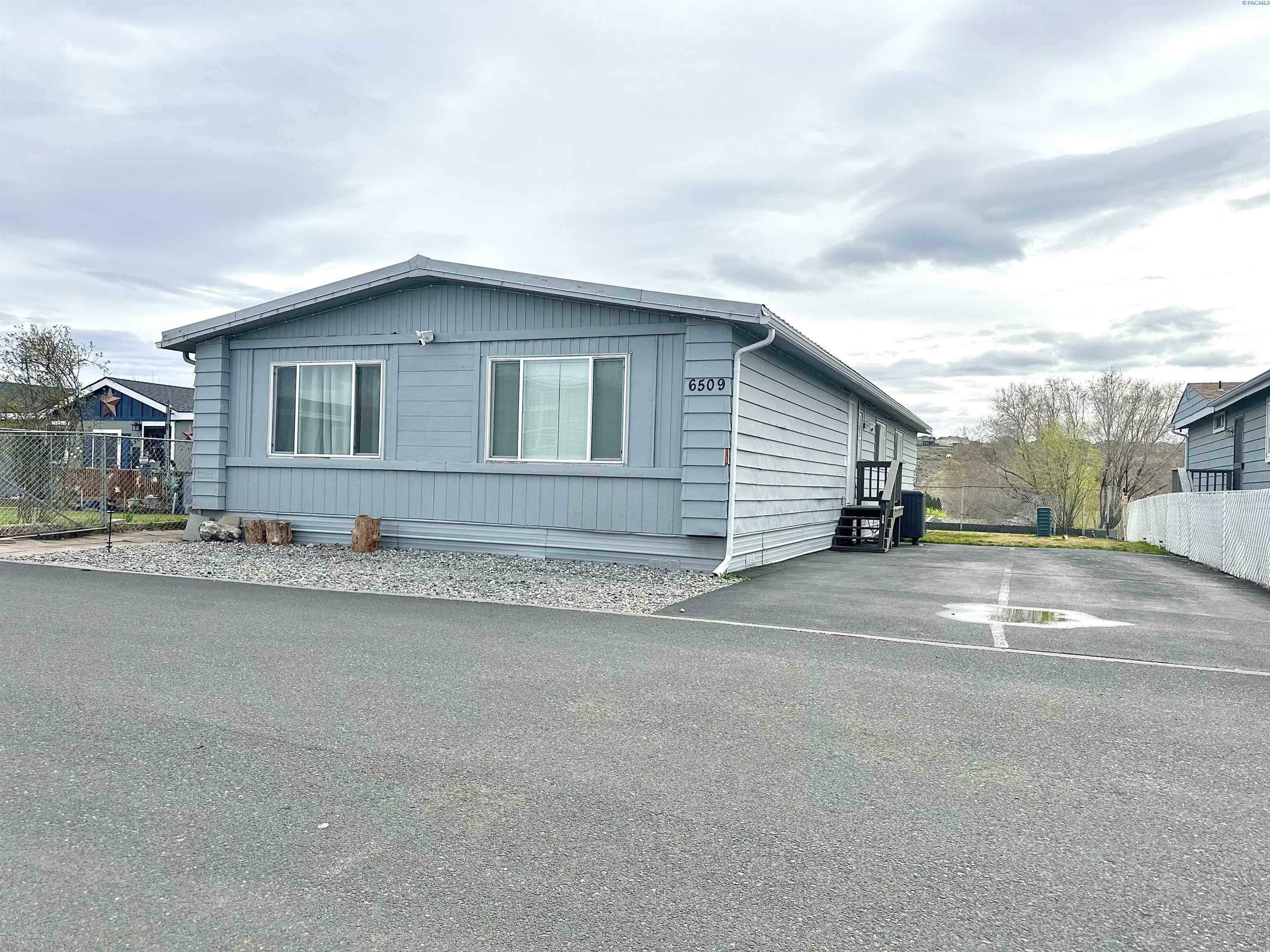 6509 James St.  West Richland WA 99353 photo