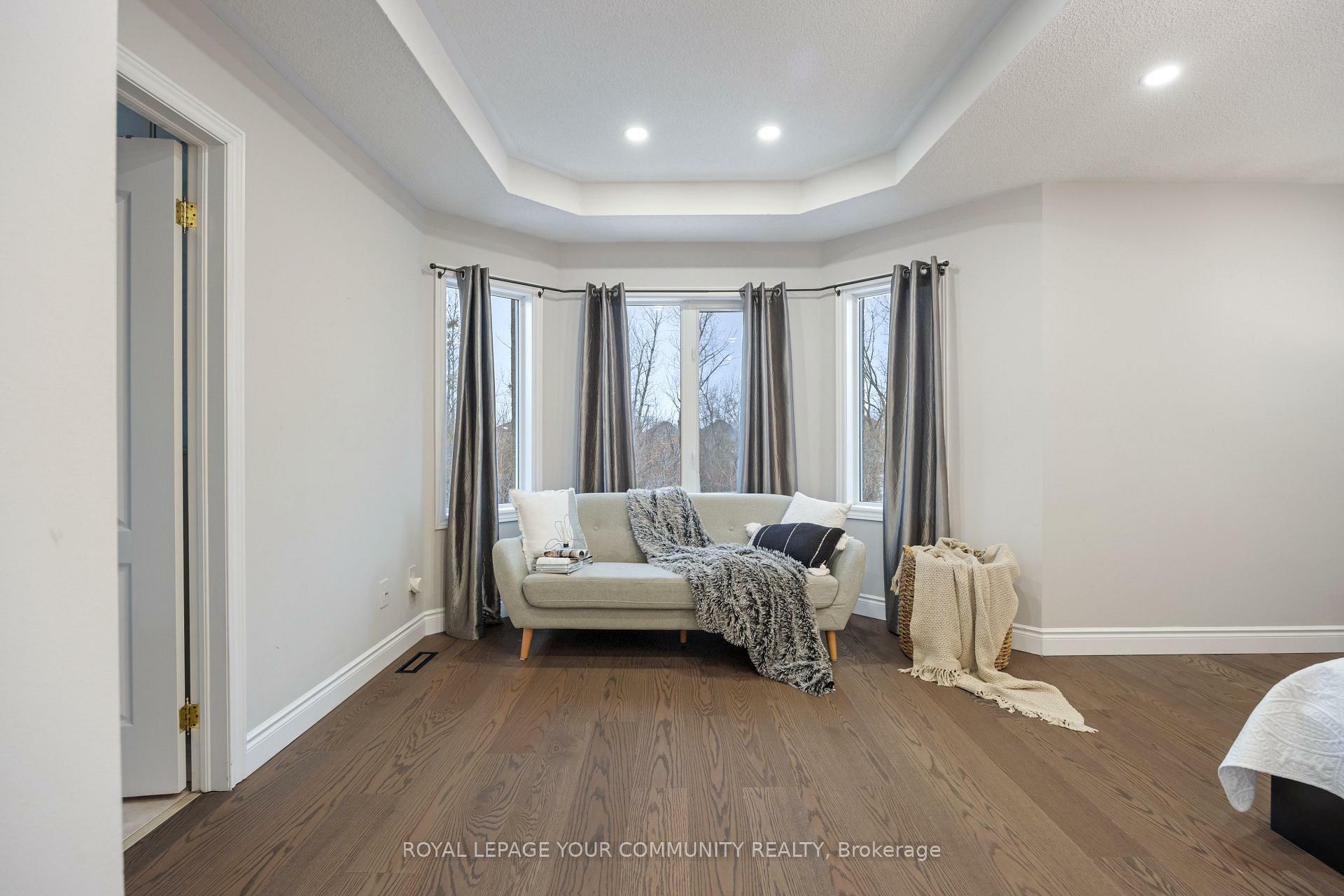 Property Photo: 50 Valley Ridge Avenue ON L4S 1Y1