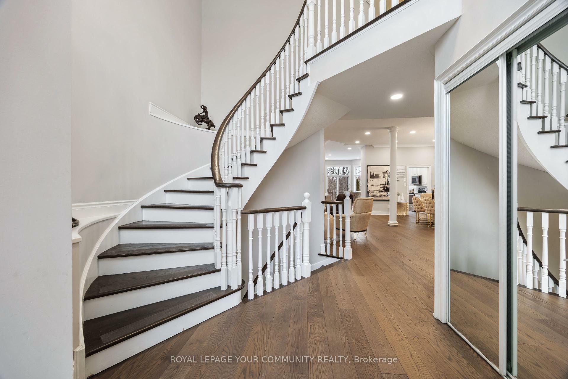 Property Photo: 50 Valley Ridge Avenue ON L4S 1Y1