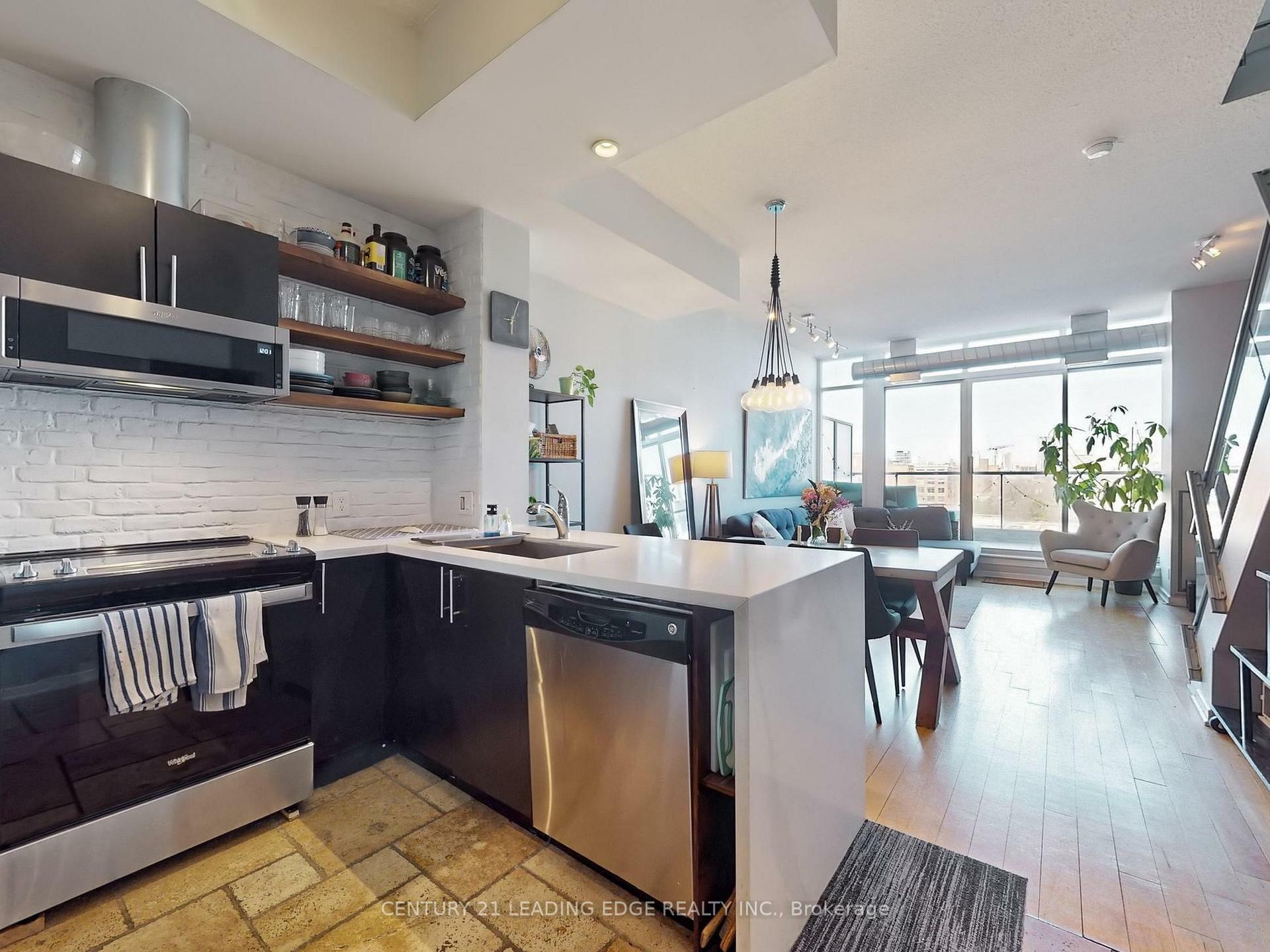 Property Photo:  388 Richmond Street W 722  ON M5V 3P1 