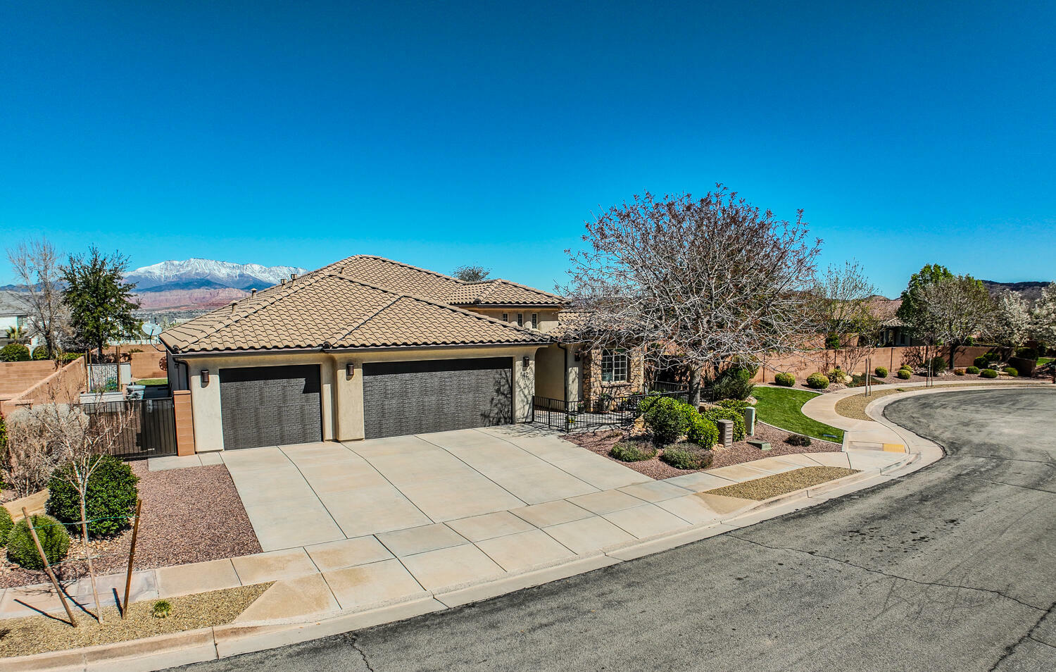 Property Photo: 42 W Prosperity Way UT 84780
