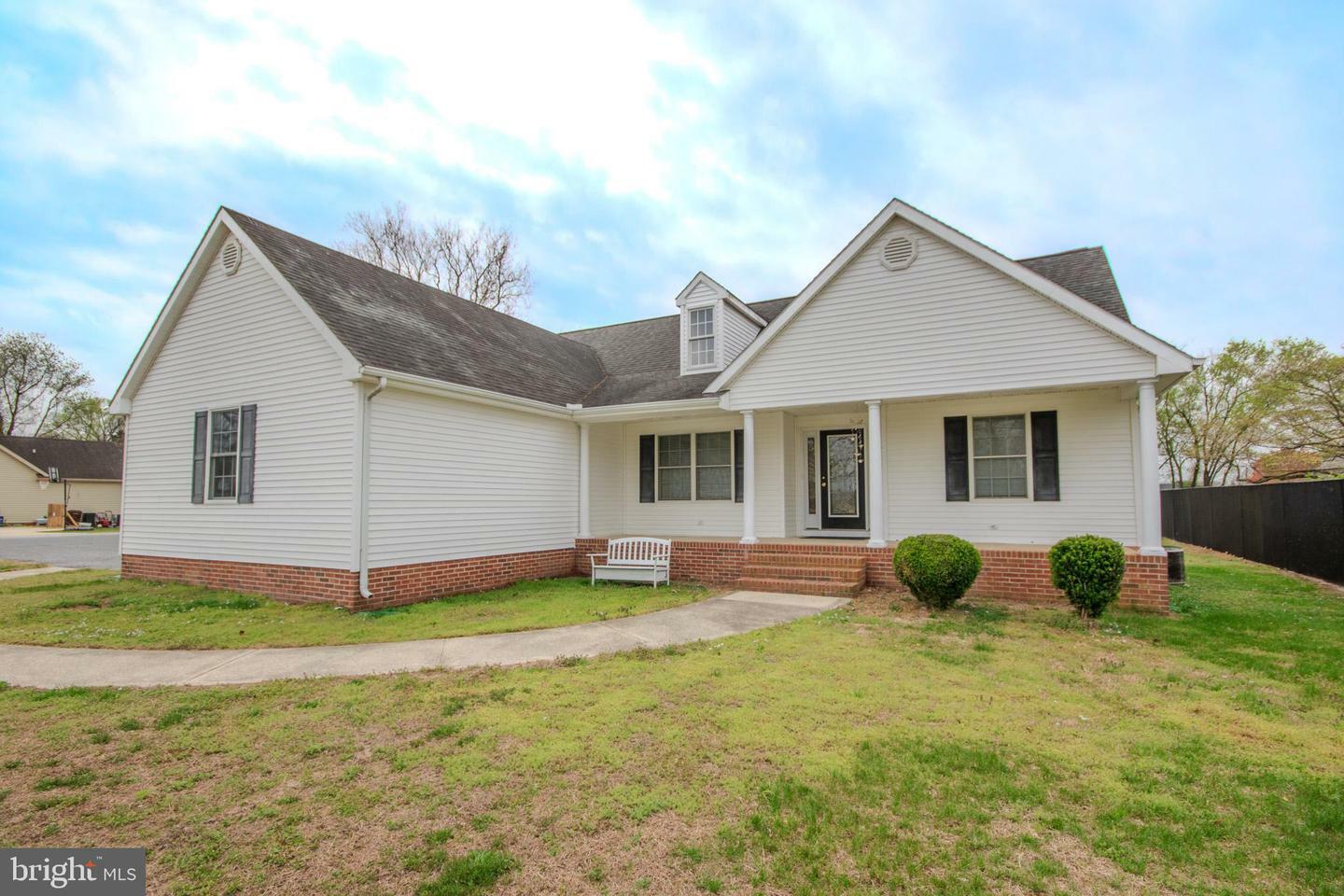 Property Photo: 606A E Main Street MD 21826