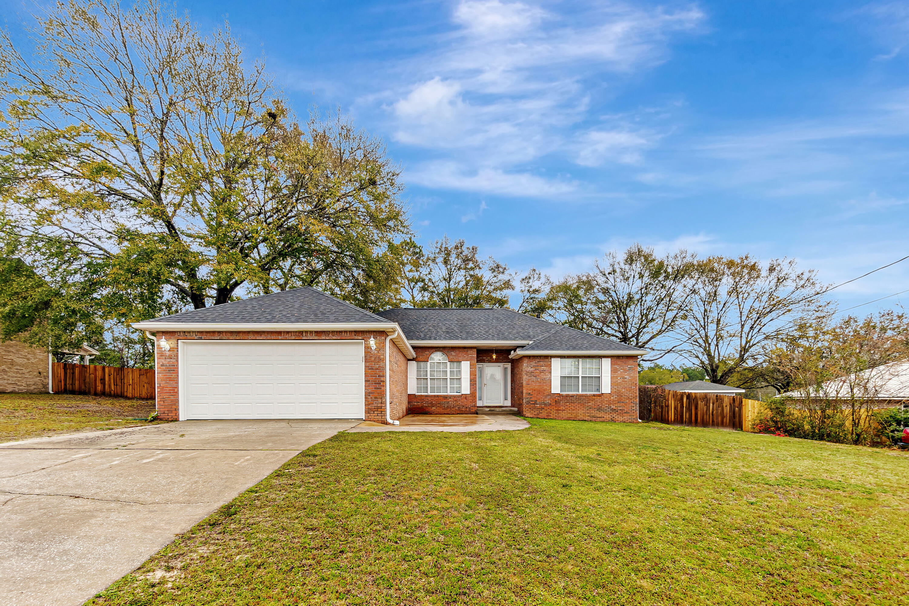 Property Photo: 202 Villacrest Drive FL 32536