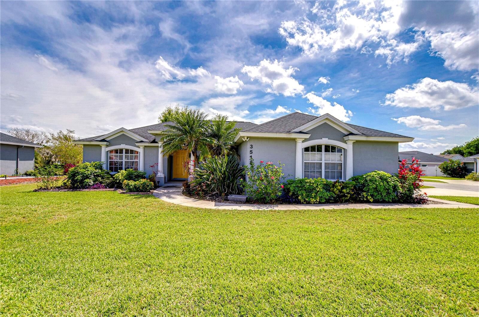 Property Photo: 3518 Remington Oaks Way FL 33810