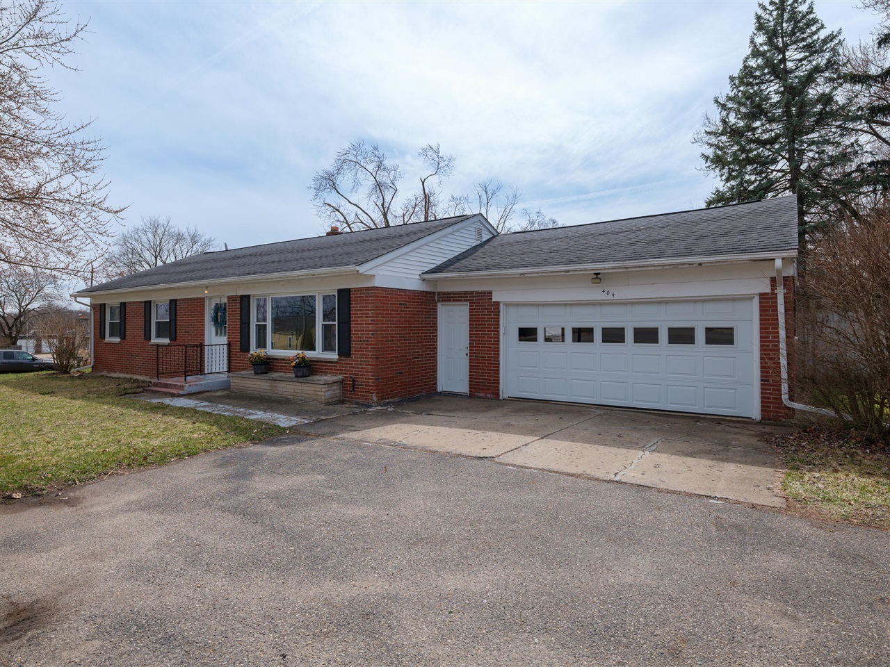 Property Photo: 404 E Milham Avenue MI 49002-1468