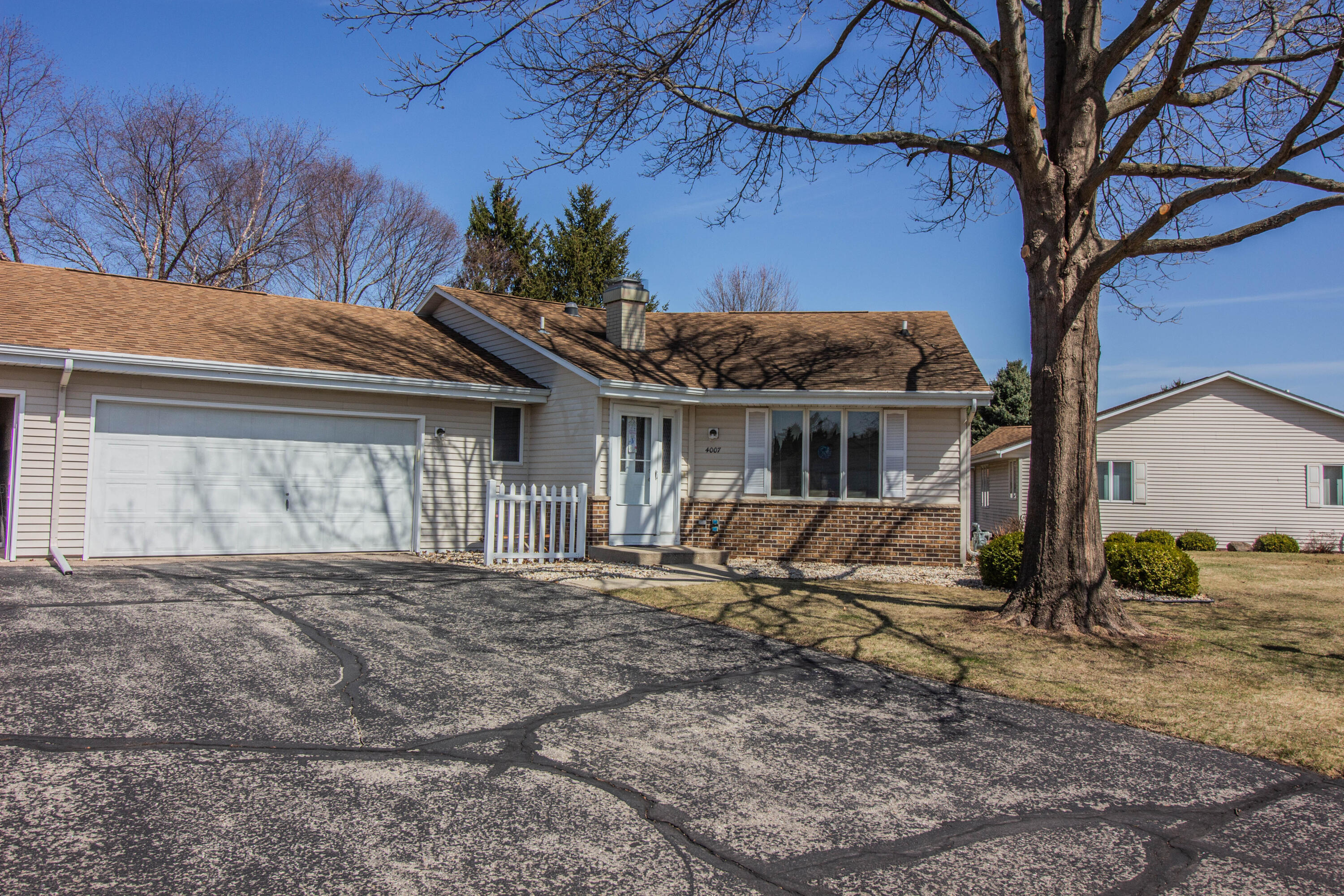 Property Photo: 4007 Dorchester Dr WI 53546