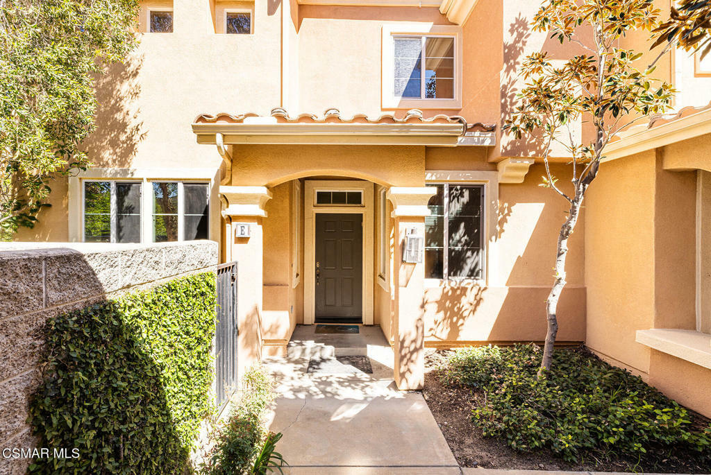 Property Photo: 2987 Campa Way E CA 93063