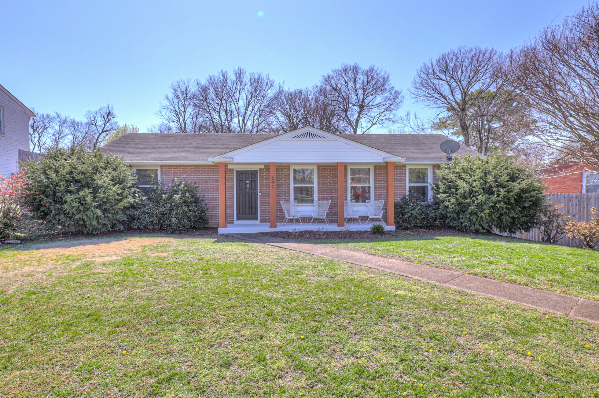 691 Harding Pl  Nashville TN 37211 photo