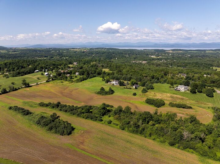 Property Photo:  6 Luke Lane  VT 05482 