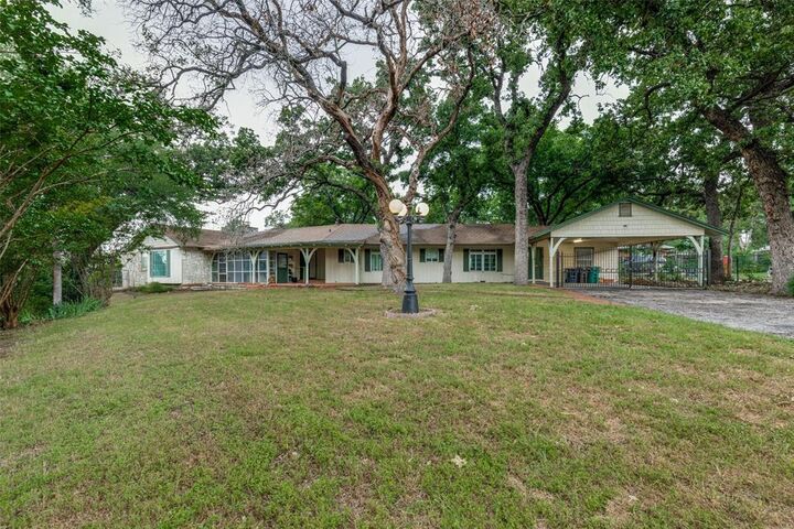 Property Photo:  1901 Bluebird Avenue  TX 76111 
