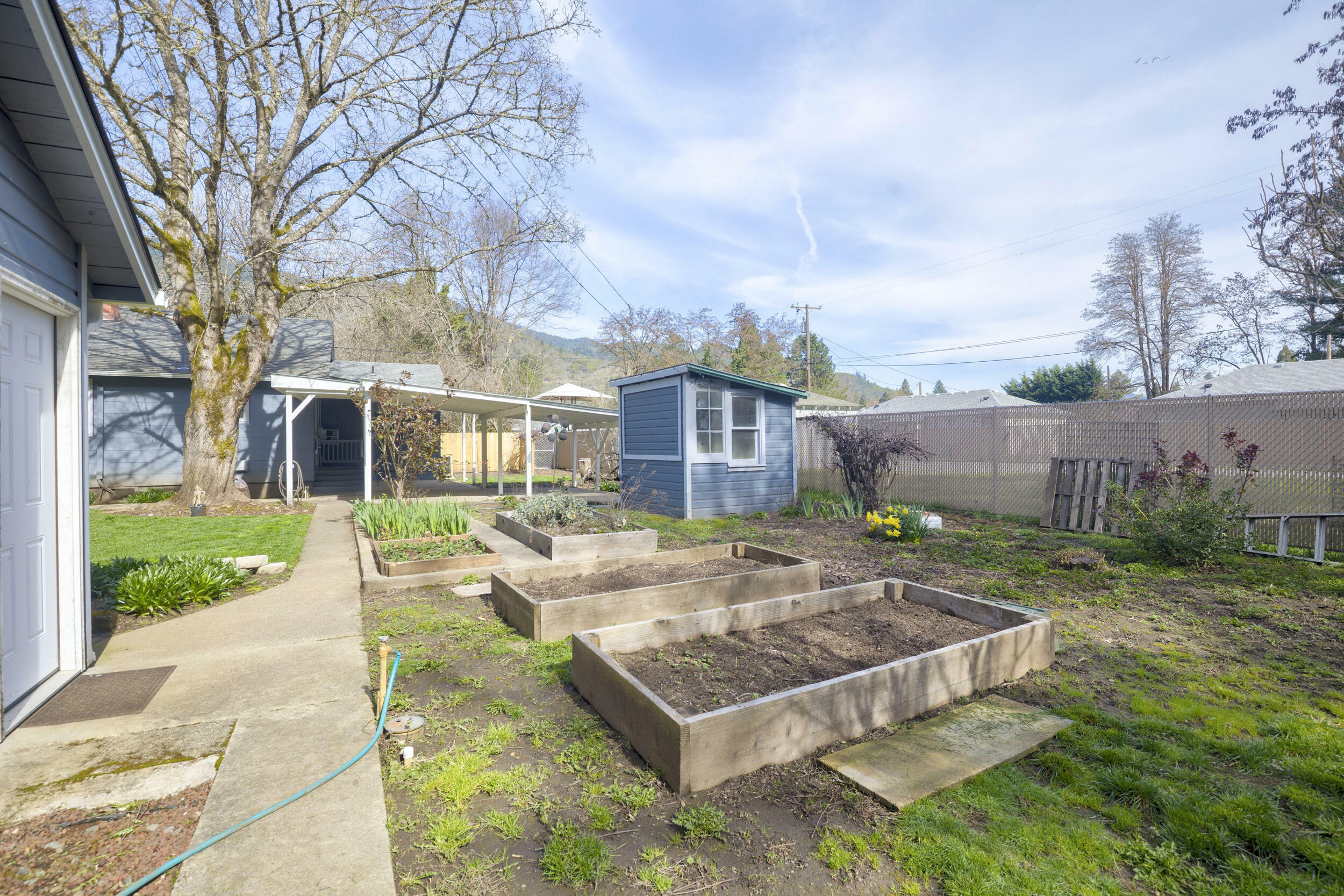 Property Photo: 8288 Rogue River Highway OR 97527