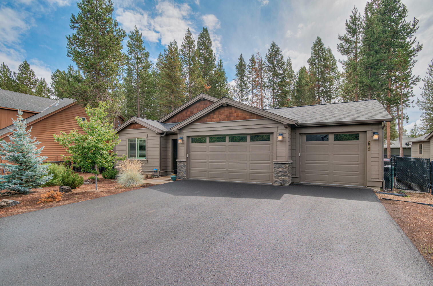 Property Photo: 51868 Trapper George Lane OR 97739