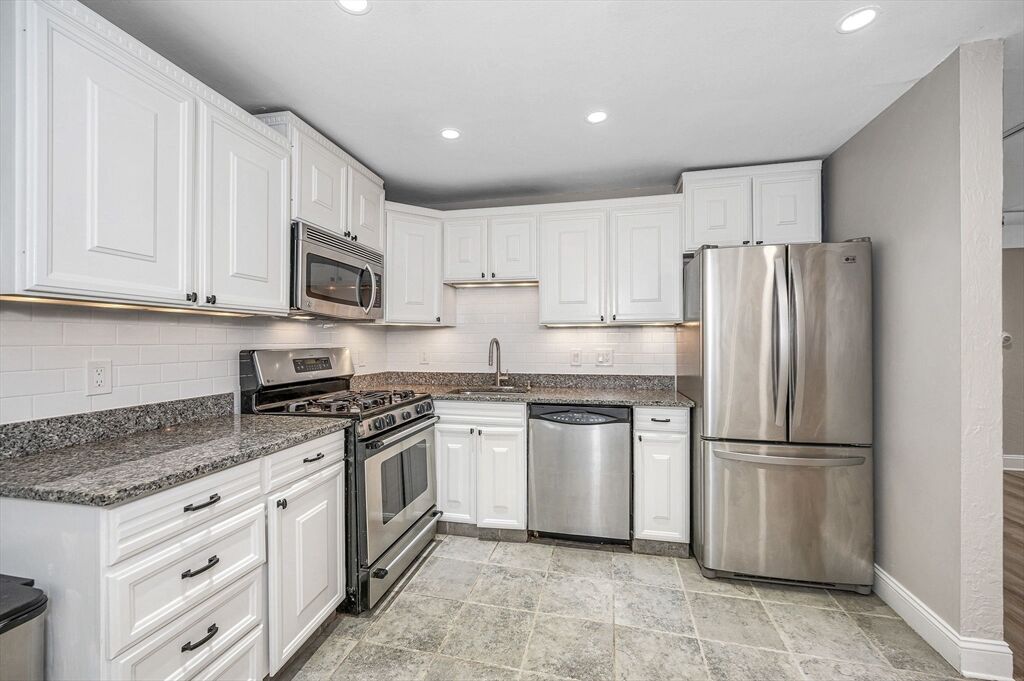 Property Photo: 3 Fernview Ave 8 MA 01845