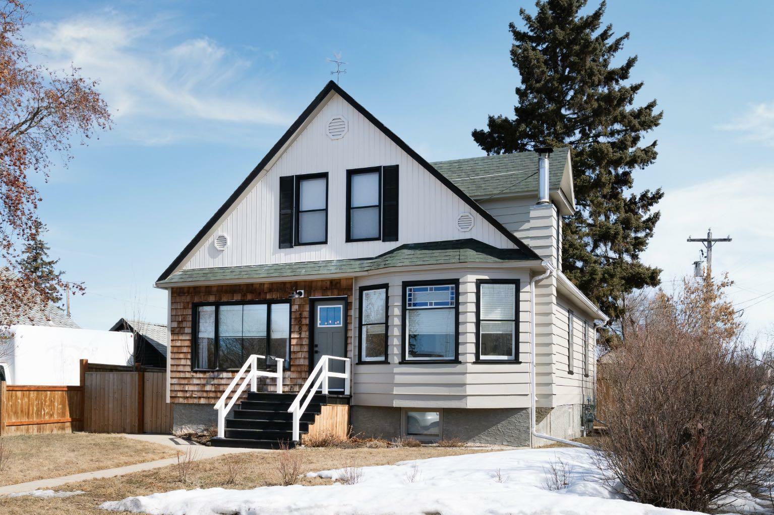 Property Photo: 5007 44 Street AB T4V 1C3