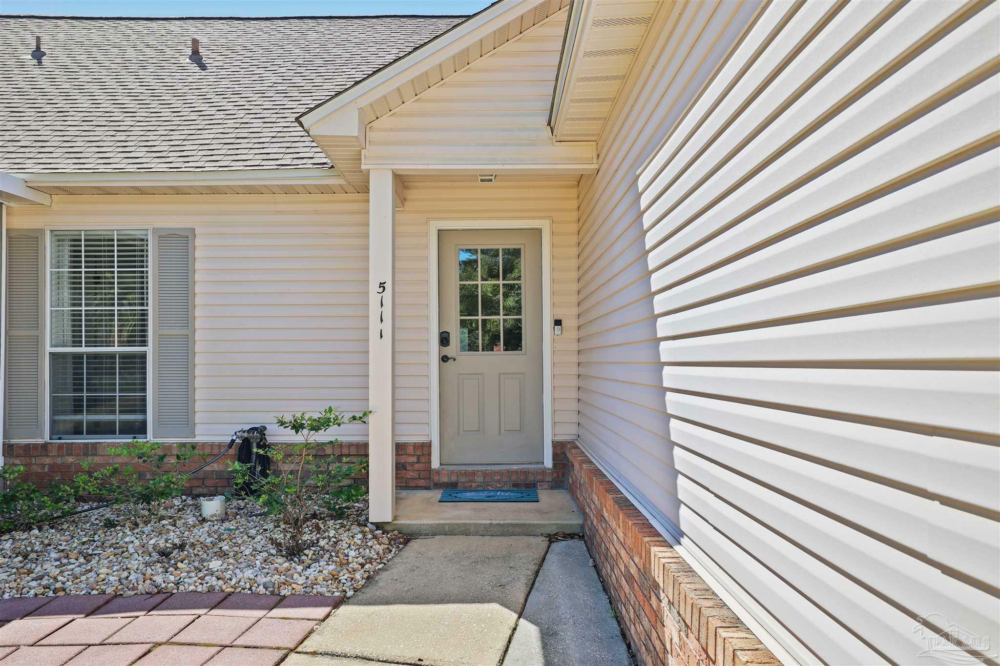 Property Photo: 5111 Keystone Dr FL 32563