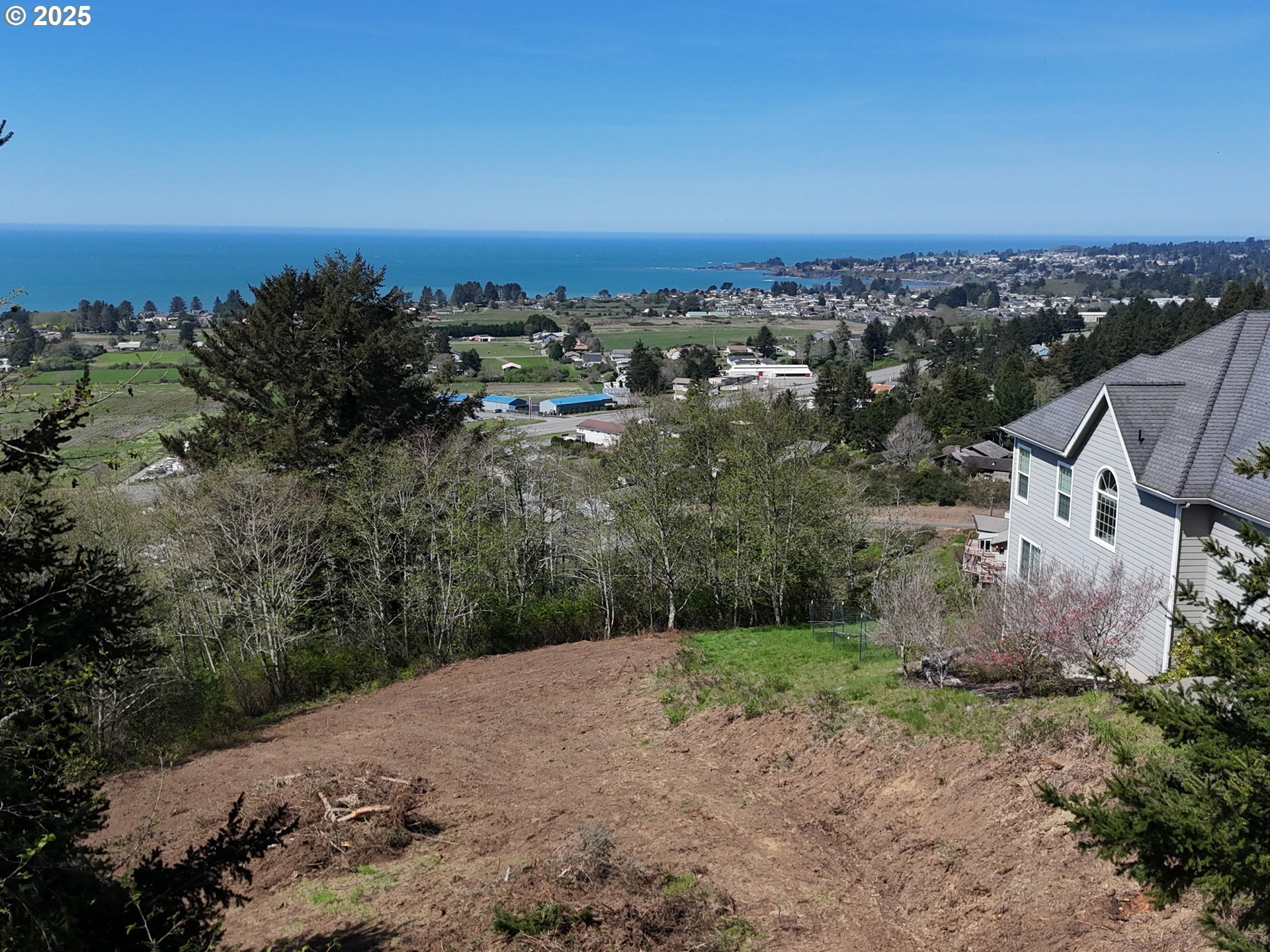 Property Photo:  