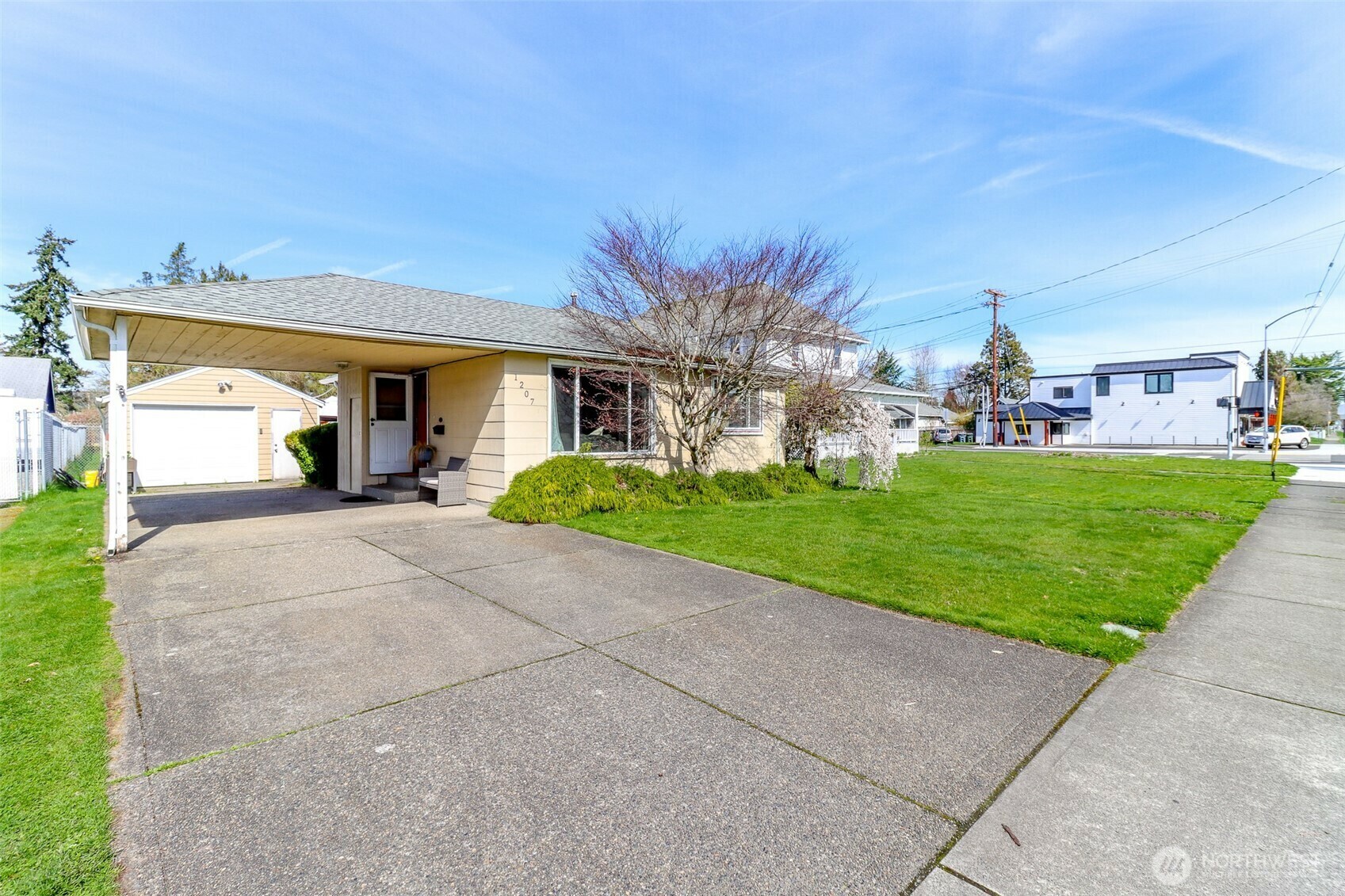 1207 W Pioneer Avenue  Puyallup WA 98371 photo