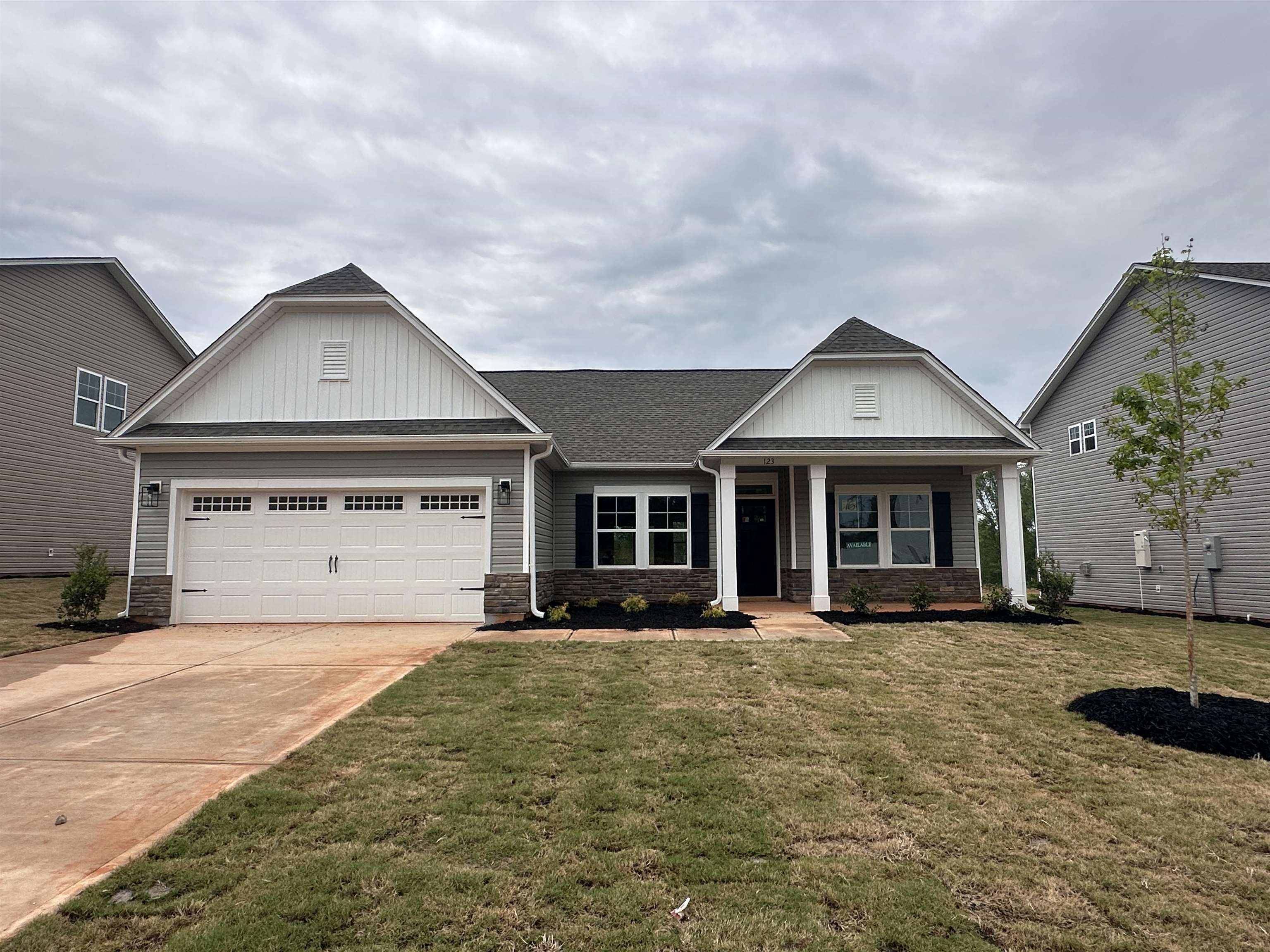 Property Photo: 123 Hunters Ridge Drive SC 29316