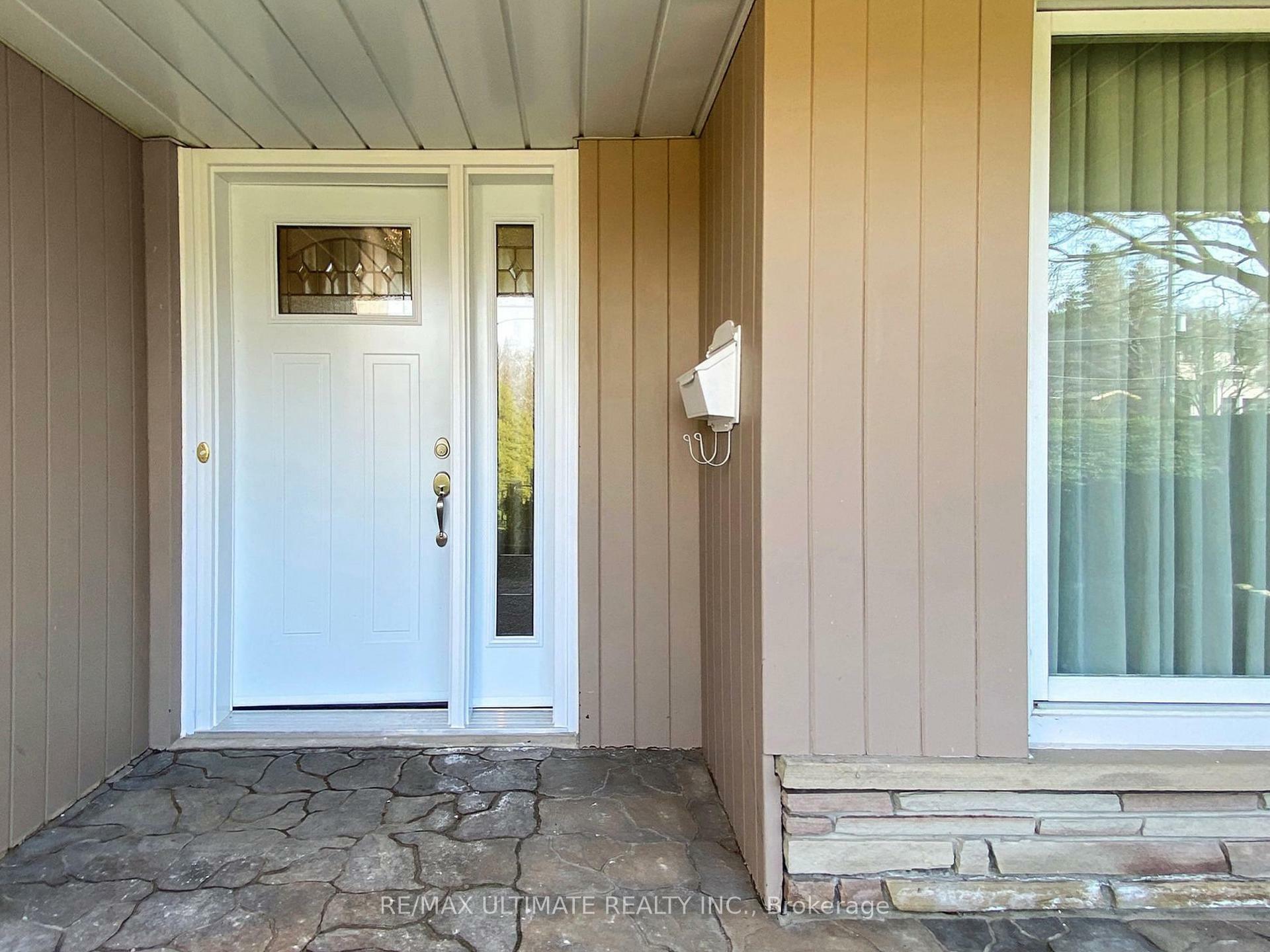 Property Photo: 39 Blithfield Avenue ON M2K 1X9