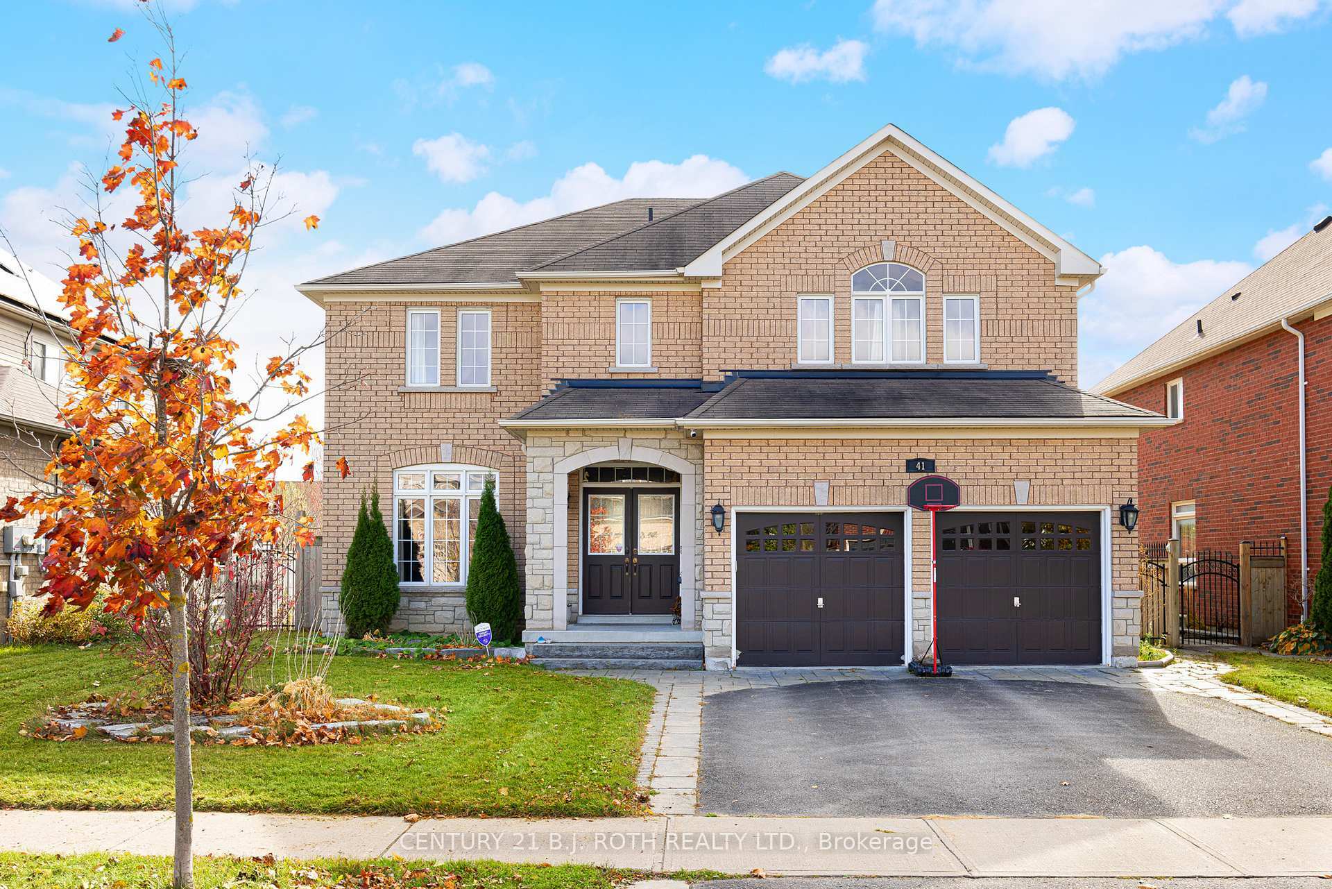 Property Photo: 41 Commonwealth Road ON L4M 0E1