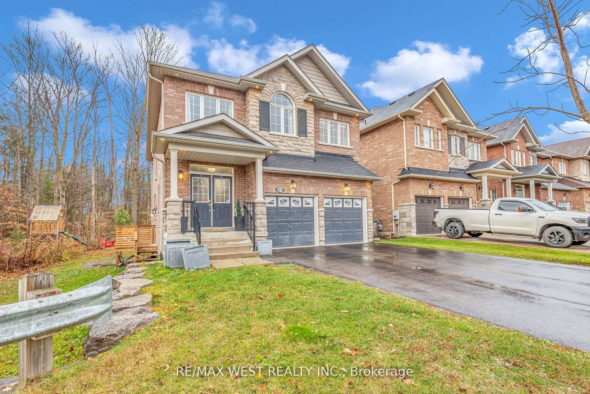 Property Photo: 21 Scotia Road ON L0E 1R0