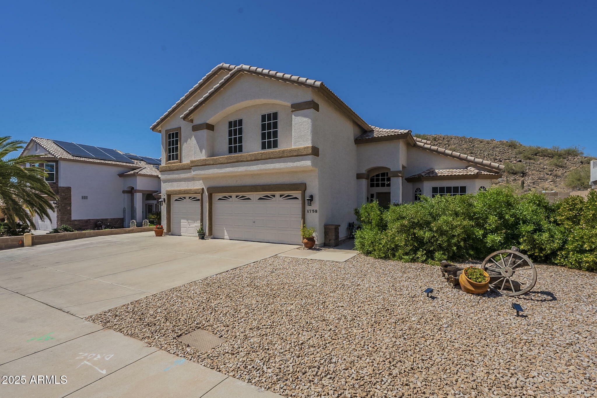 Property Photo: 1758 N 74th Place AZ 85207