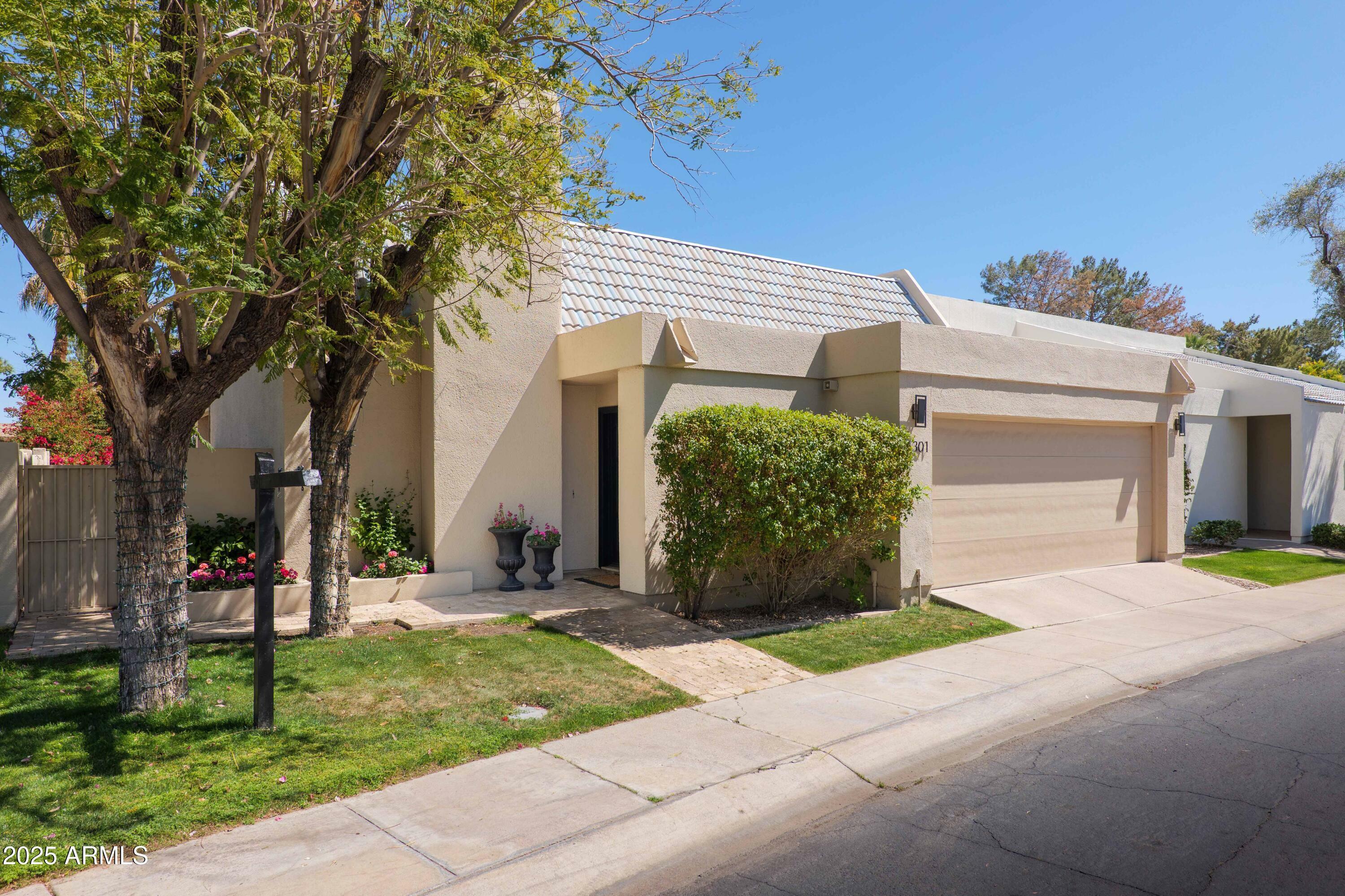 Property Photo:  5301 N 25th Place  AZ 85016 