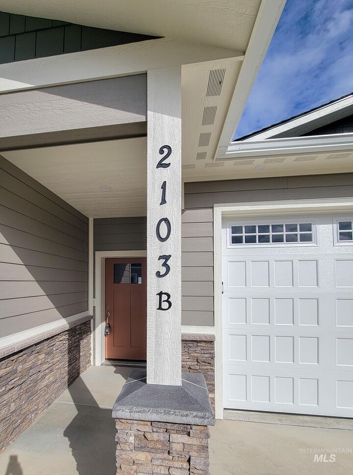 Property Photo:  2103 Alder B  ID 83501