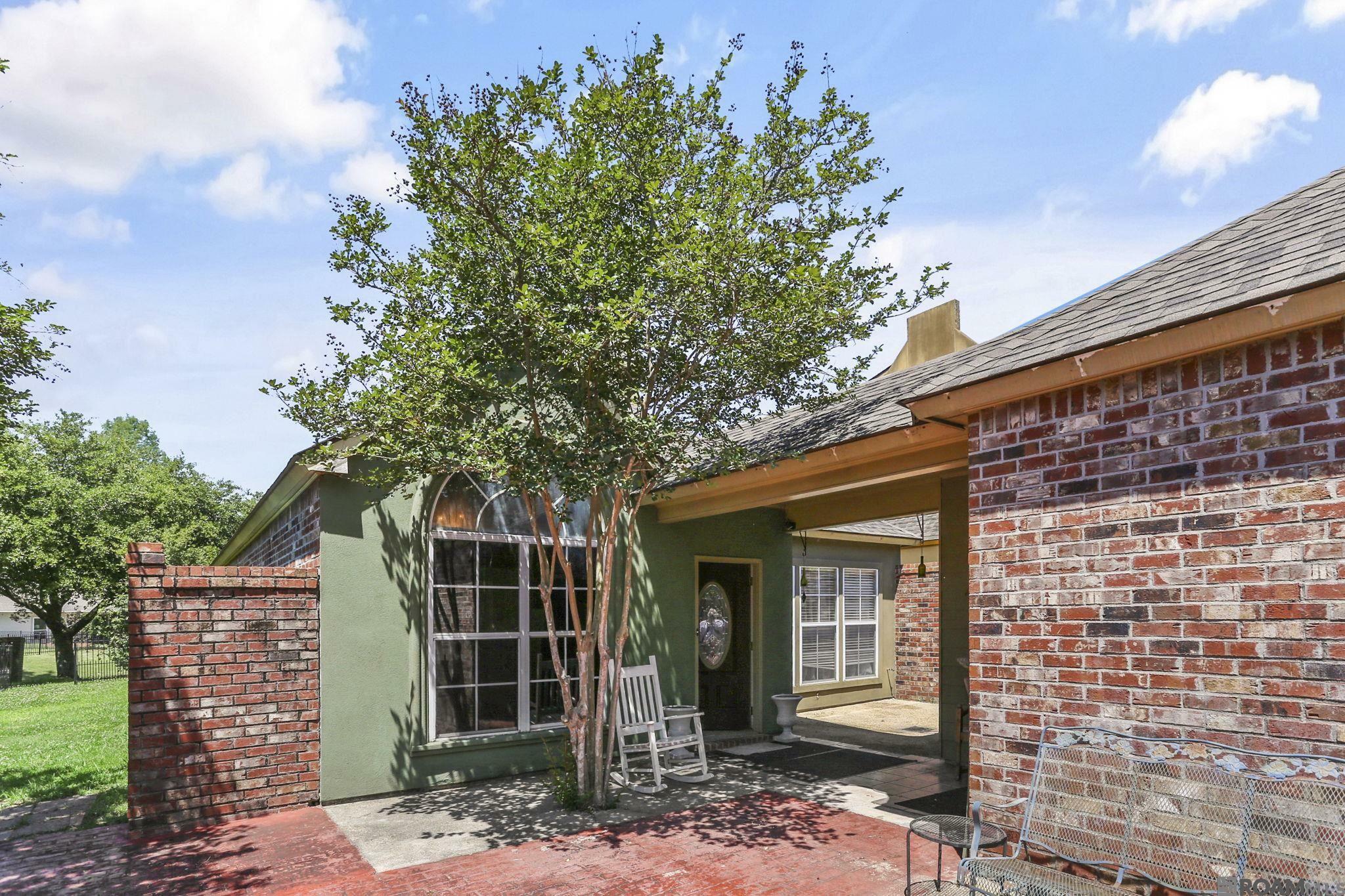 Property Photo: 6409 Patio Ct LA 70737
