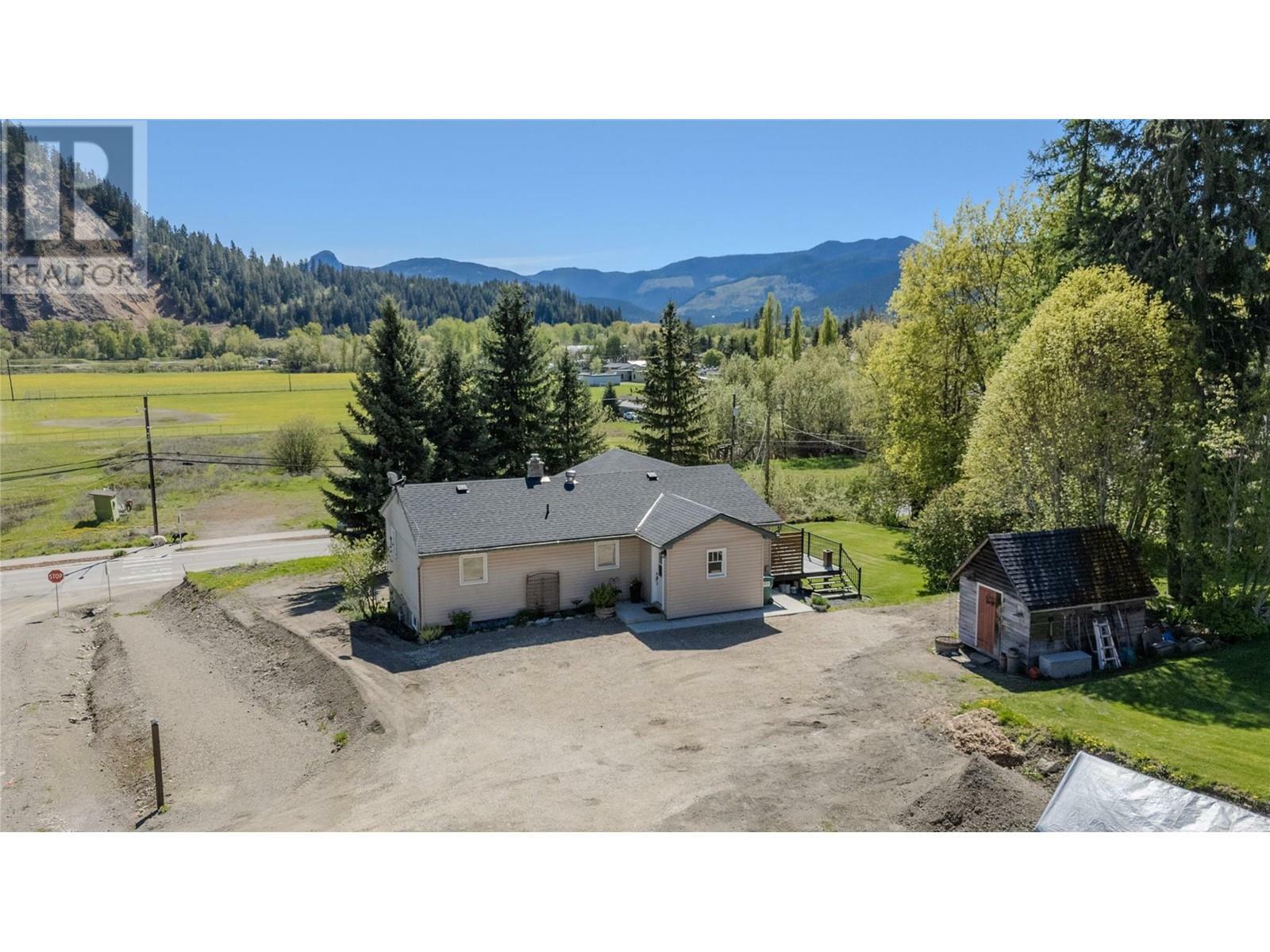 Property Photo:  2506 Shuswap Avenue  BC V0E 2G0 