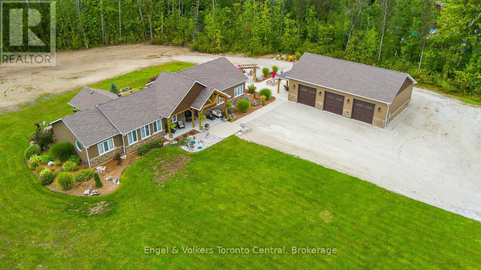 Property Photo:  242 Somers Street  ON N4K 6V5 